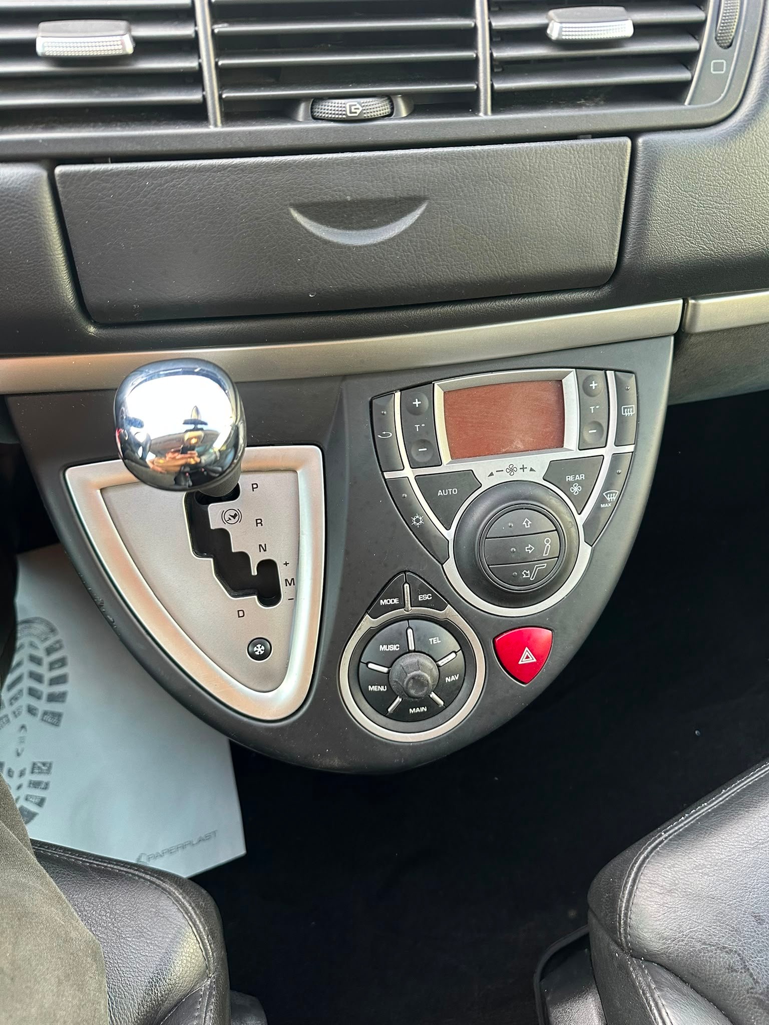 PEUGEOT 807 2.0 16V HDi Allure Tiptronic-image-18