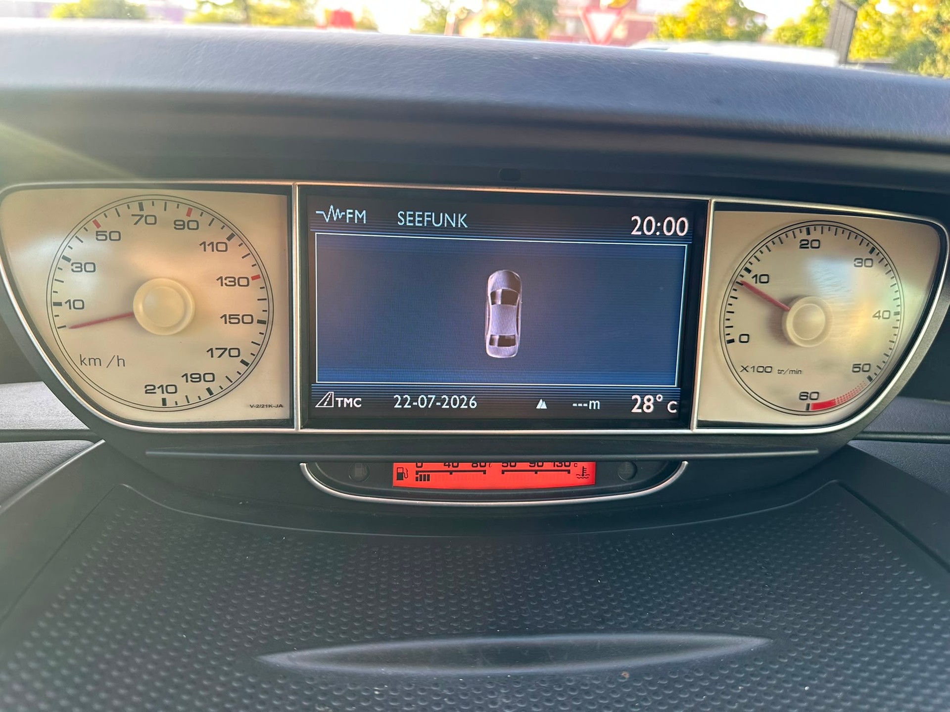 PEUGEOT 807 2.0 16V HDi Allure Tiptronic-image-21