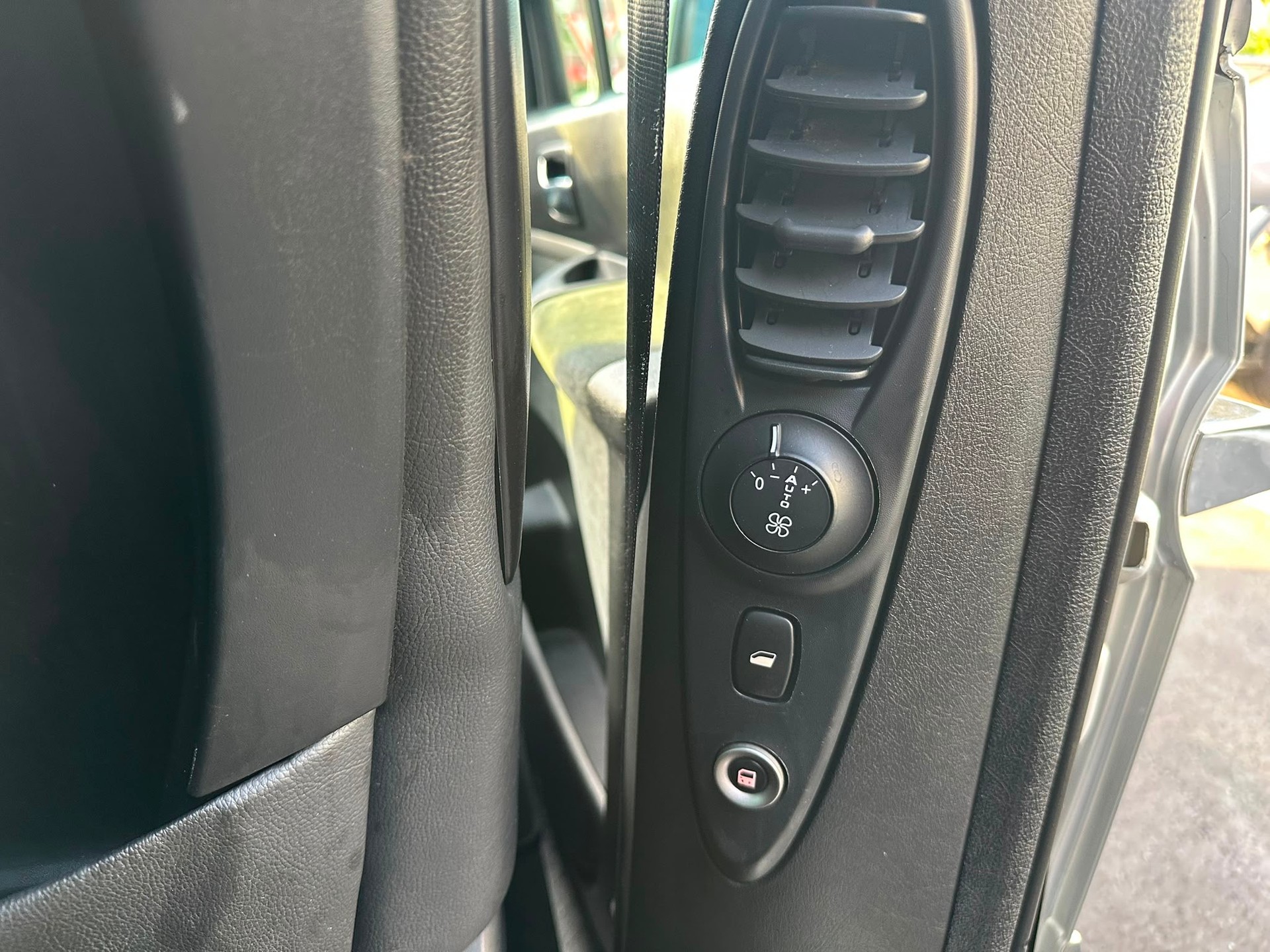 PEUGEOT 807 2.0 16V HDi Allure Tiptronic-image-20