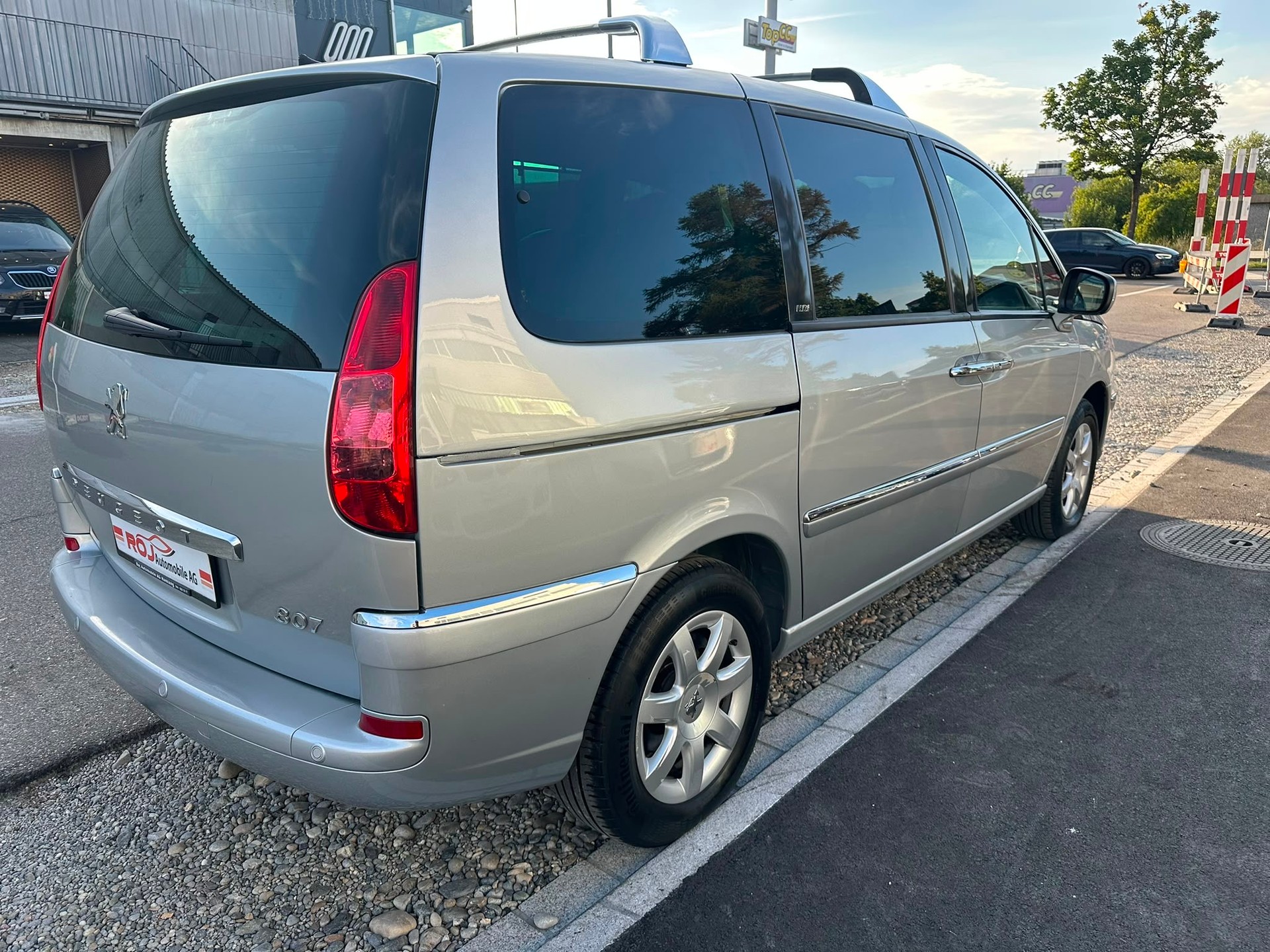 PEUGEOT 807 2.0 16V HDi Allure Tiptronic-image-5