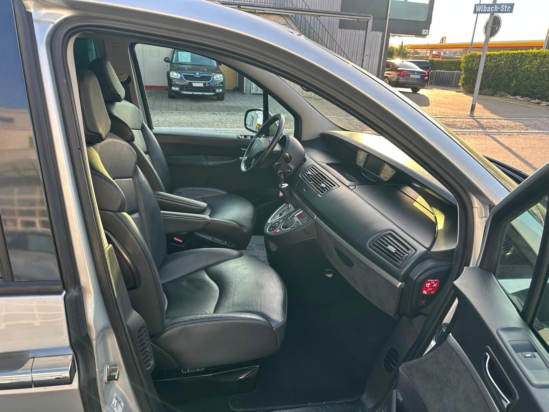 PEUGEOT 807 2.0 16V HDi Allure Tiptronic-image-13