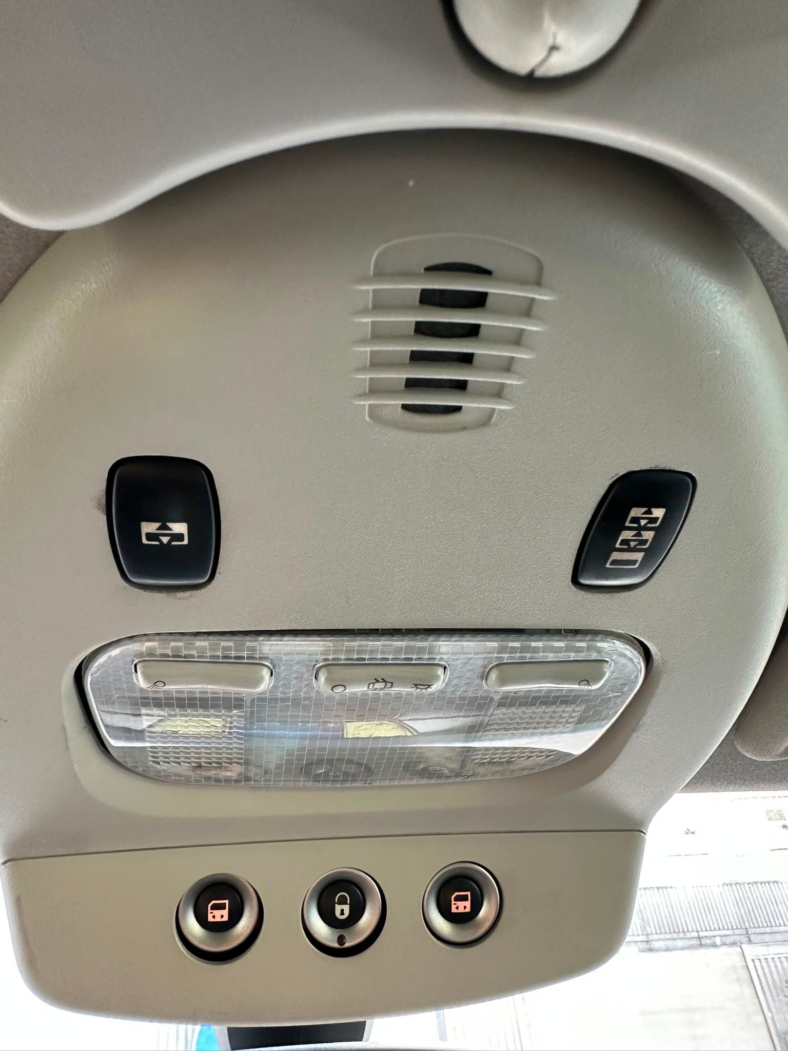PEUGEOT 807 2.0 16V HDi Allure Tiptronic-image-17