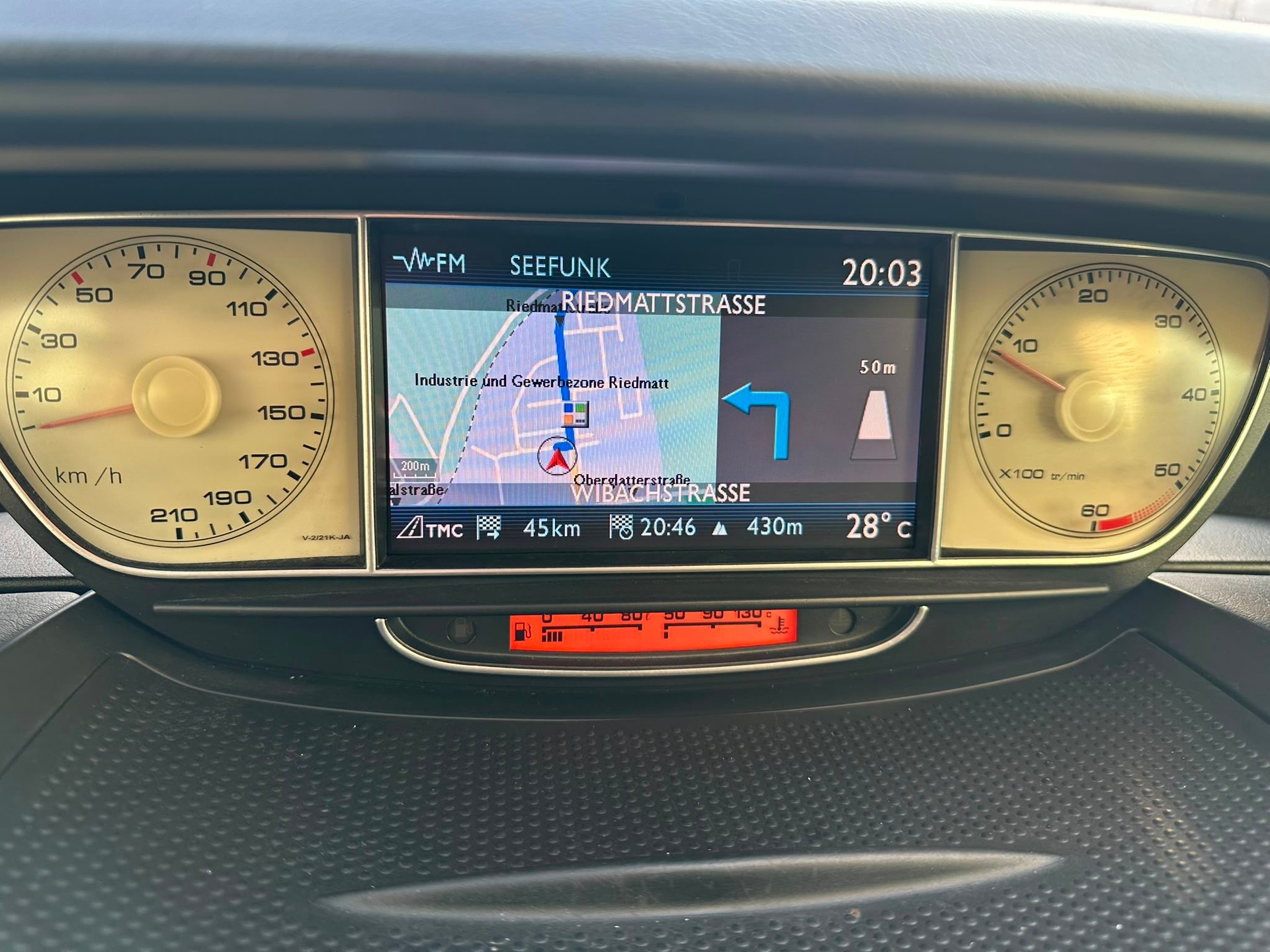 PEUGEOT 807 2.0 16V HDi Allure Tiptronic-image-19