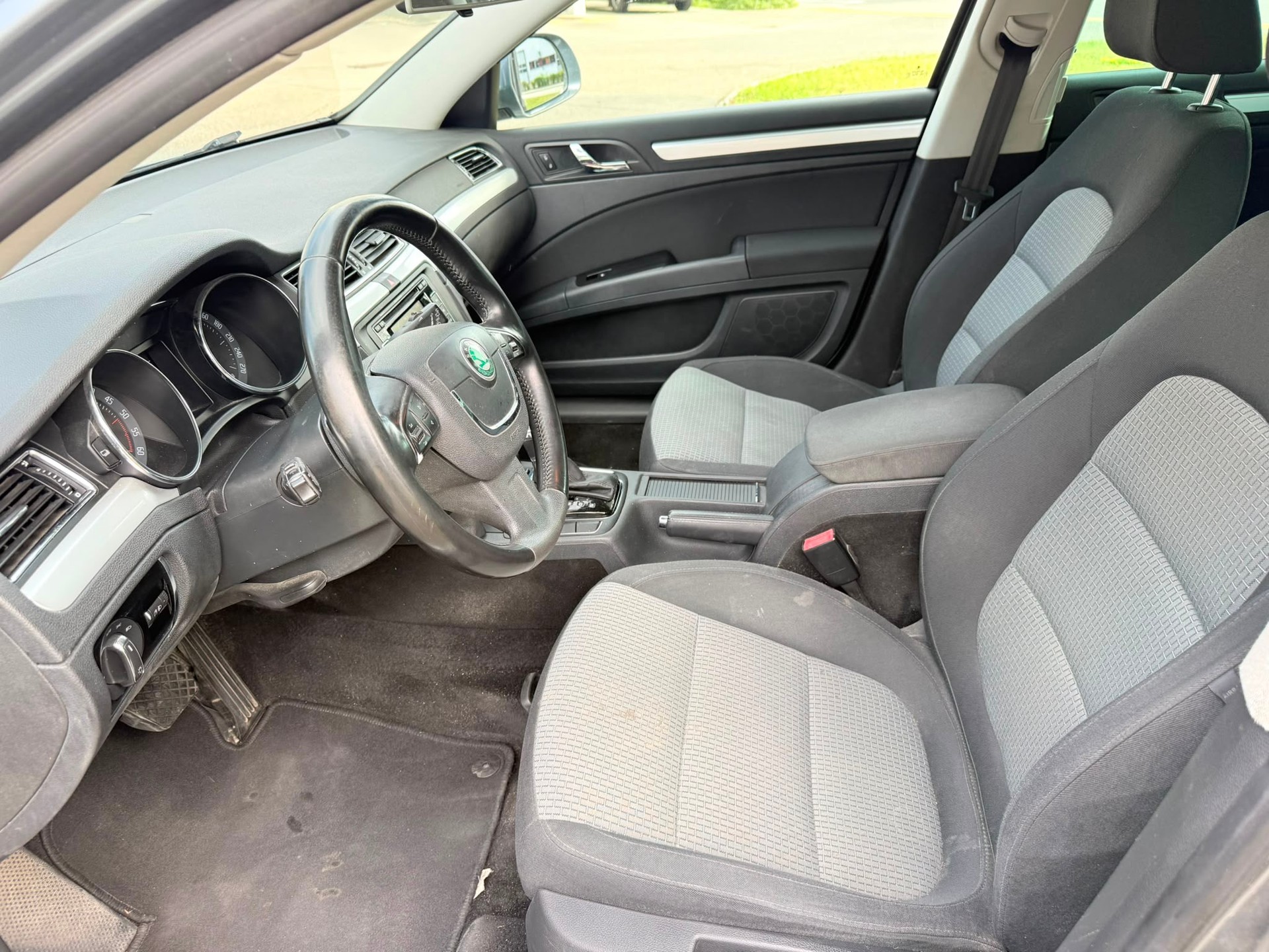SKODA Superb Combi 2.0 TDi Comfort DSG-image-5