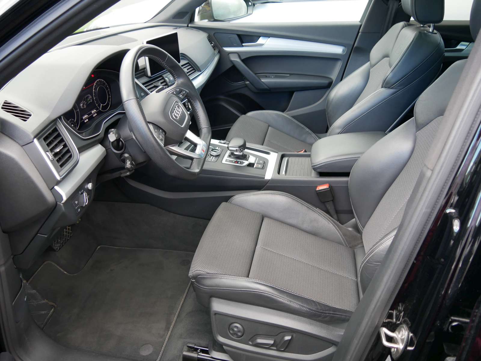AUDI Q5 55 TFSI e sport quattro-image-6