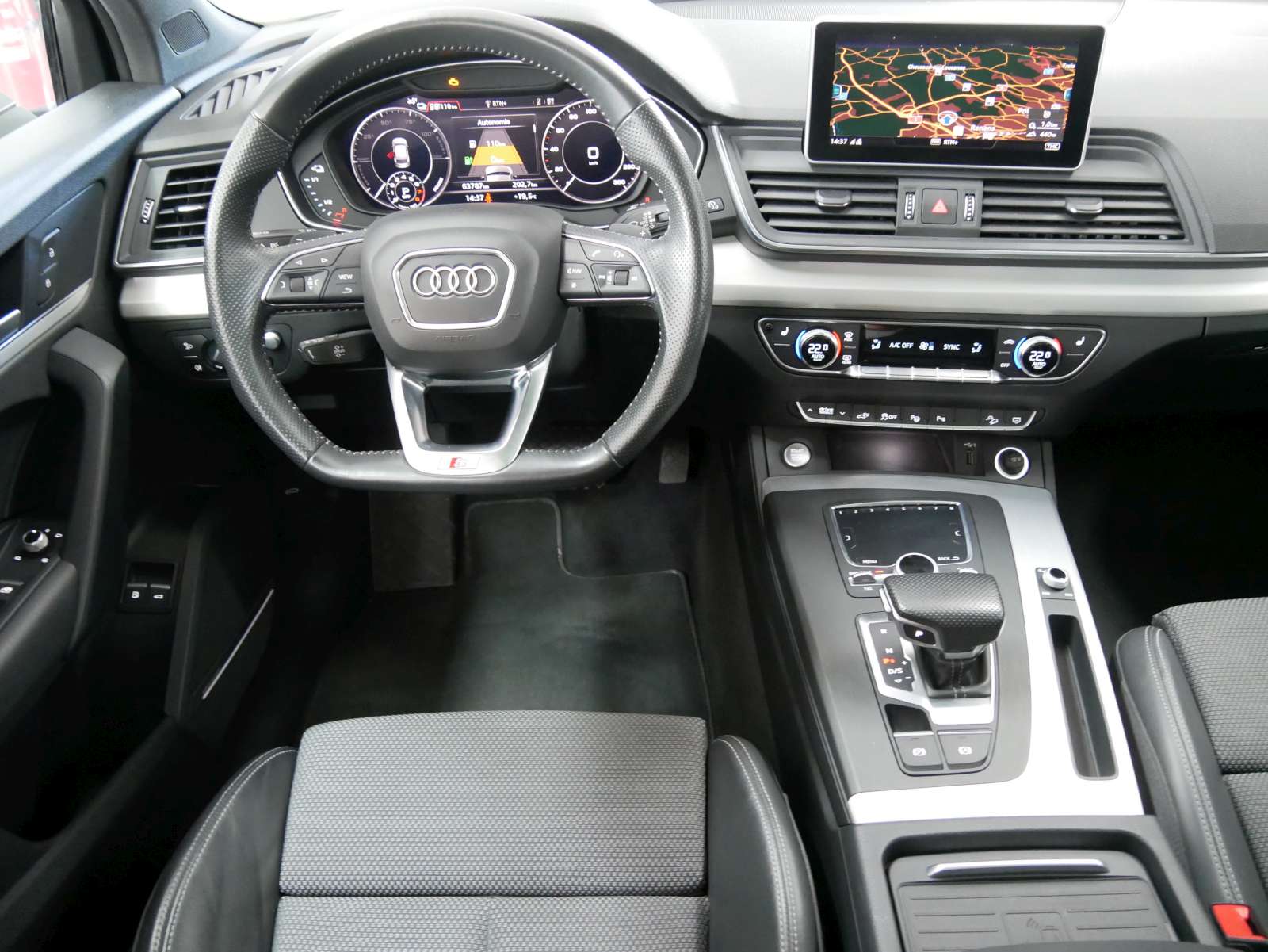 AUDI Q5 55 TFSI e sport quattro-image-7