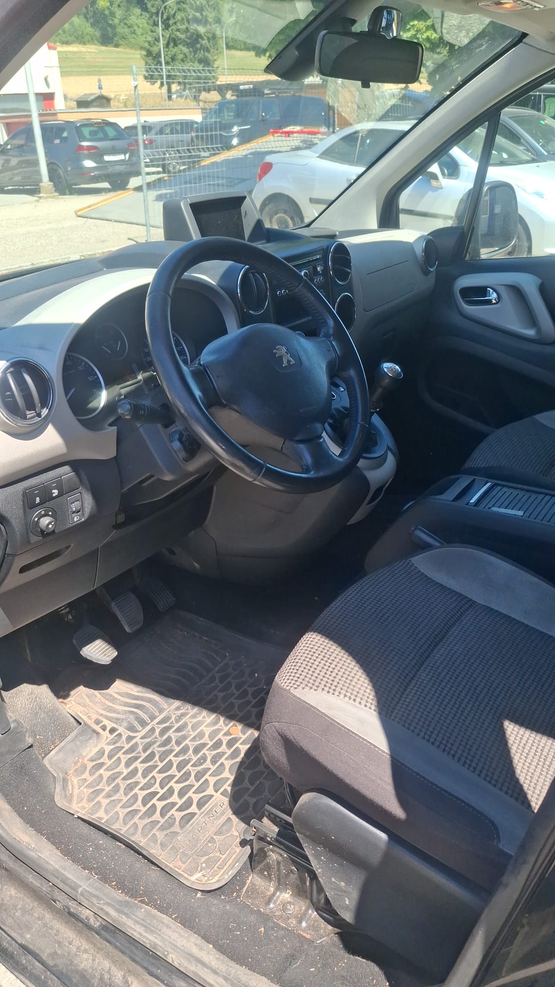 PEUGEOT Partner 1.6 HDI Outdoor-image-9
