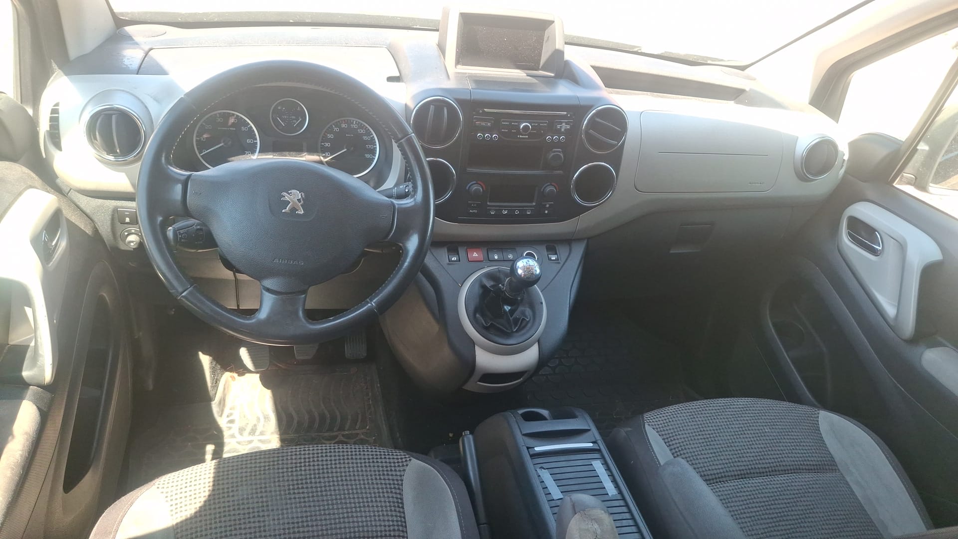 PEUGEOT Partner 1.6 HDI Outdoor-image-5