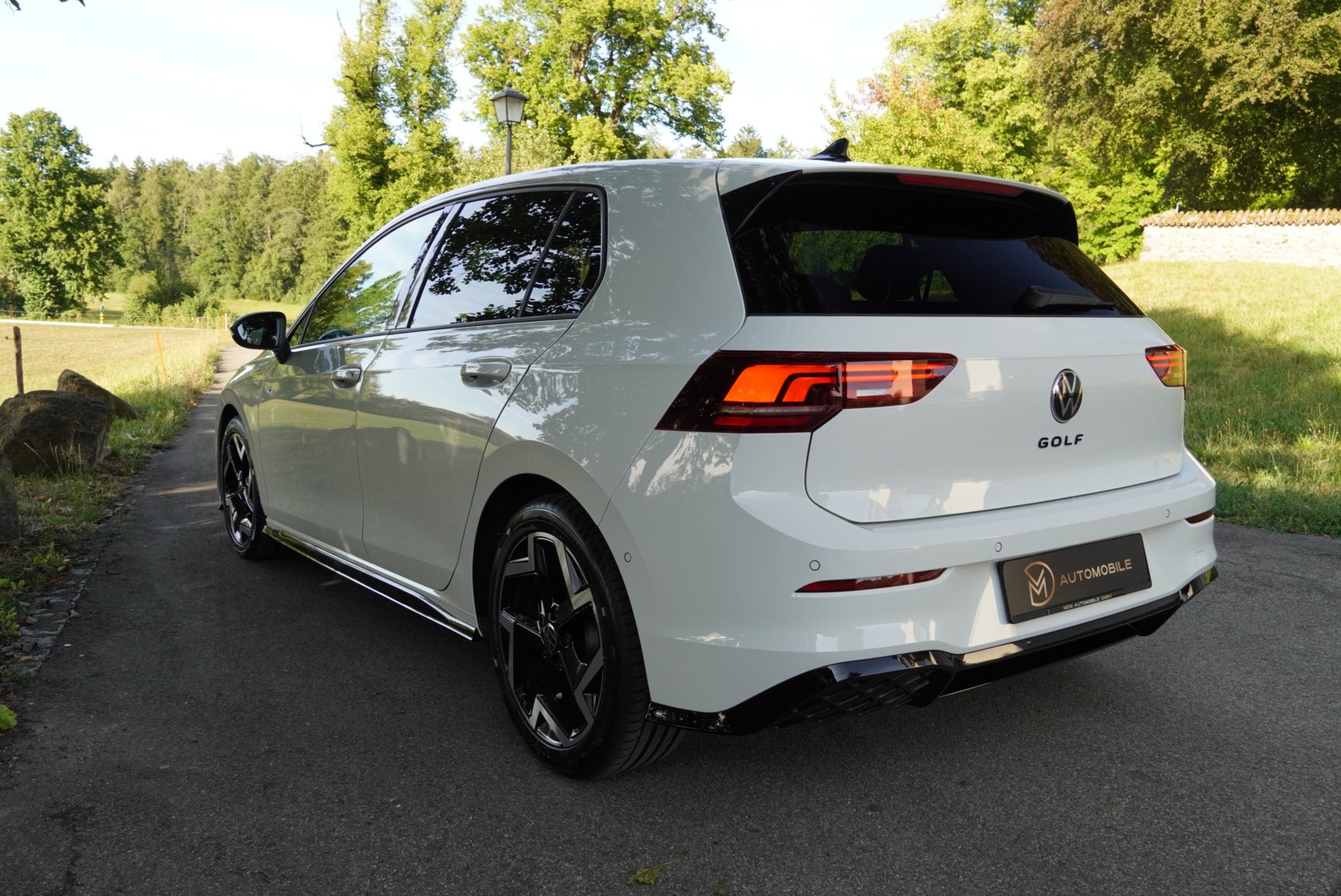 VW Golf 2.0 TDI R-Line DSG *Facelift*Werksgarantie 5 Jahre*-showroom-element-3