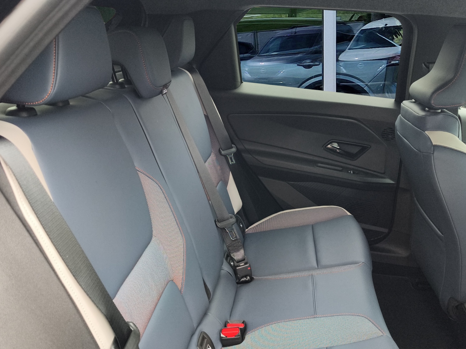 NISSAN Micra 52kWh Evolve-image-13