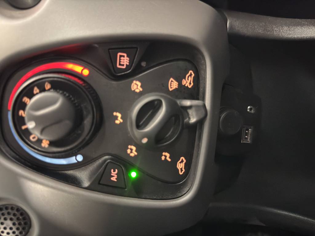 PEUGEOT 108 1.0 VTi Active-image-12