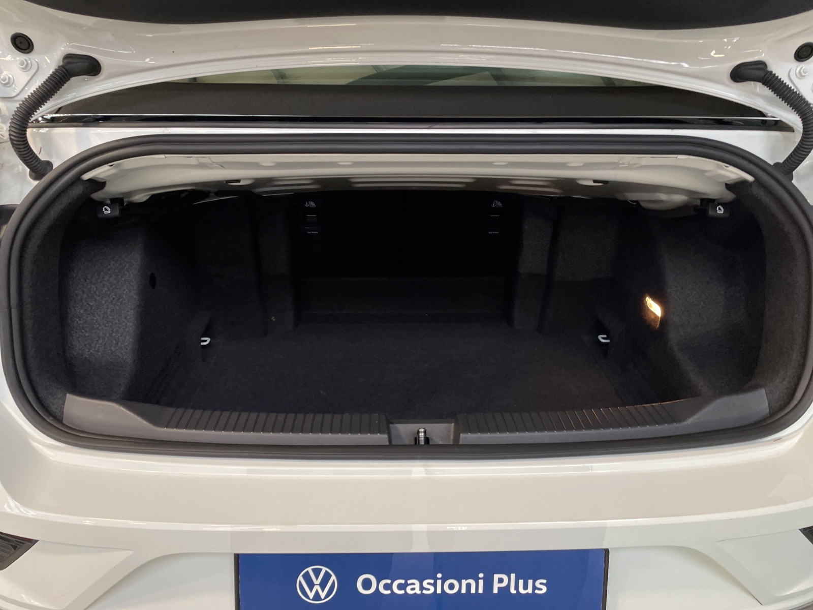 VW T-Roc Cabriolet 1.5 TSI EVO R-Line DSG-image-12