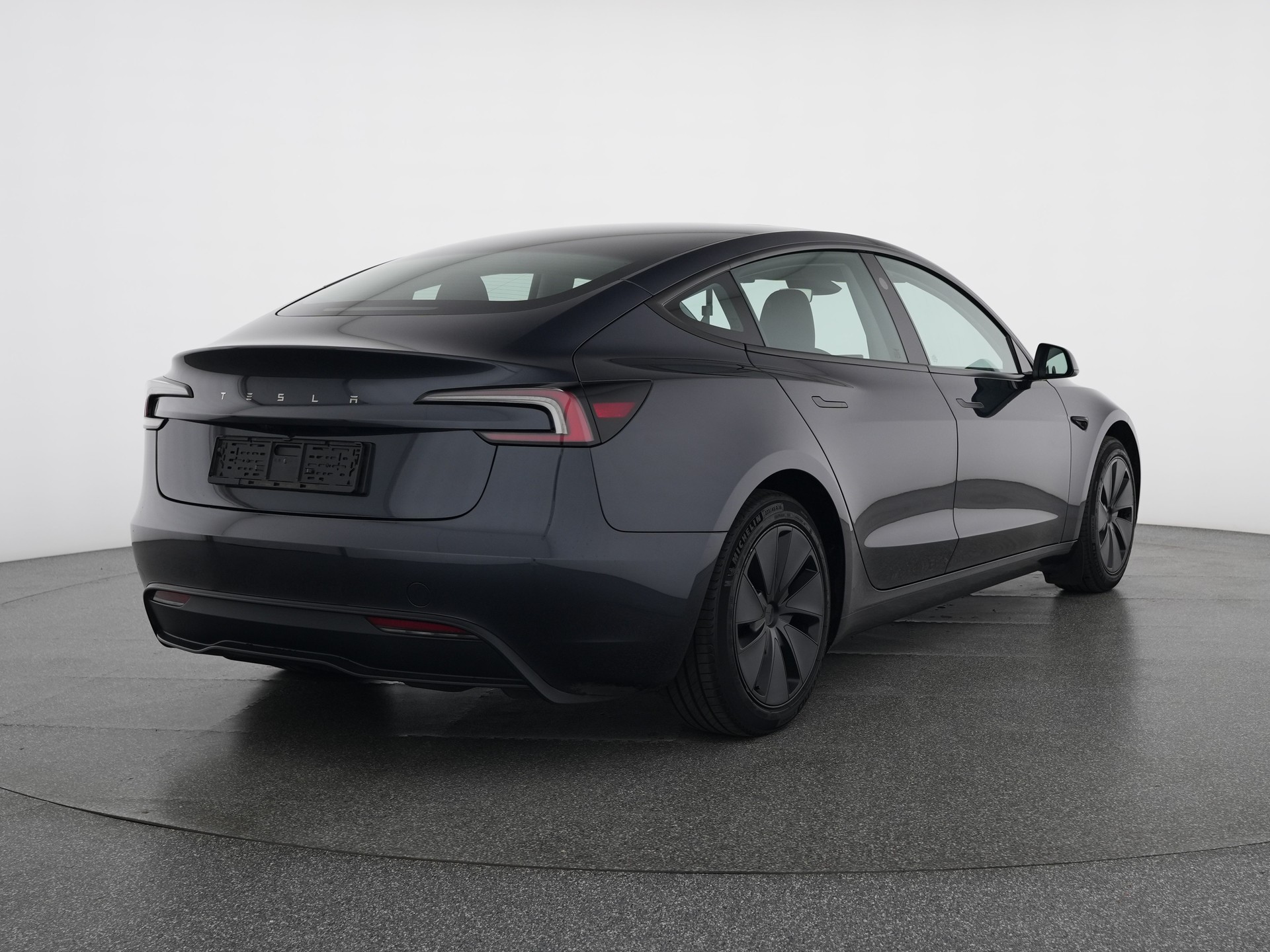 TESLA Model 3 Rear-Wheel Drive-image-3