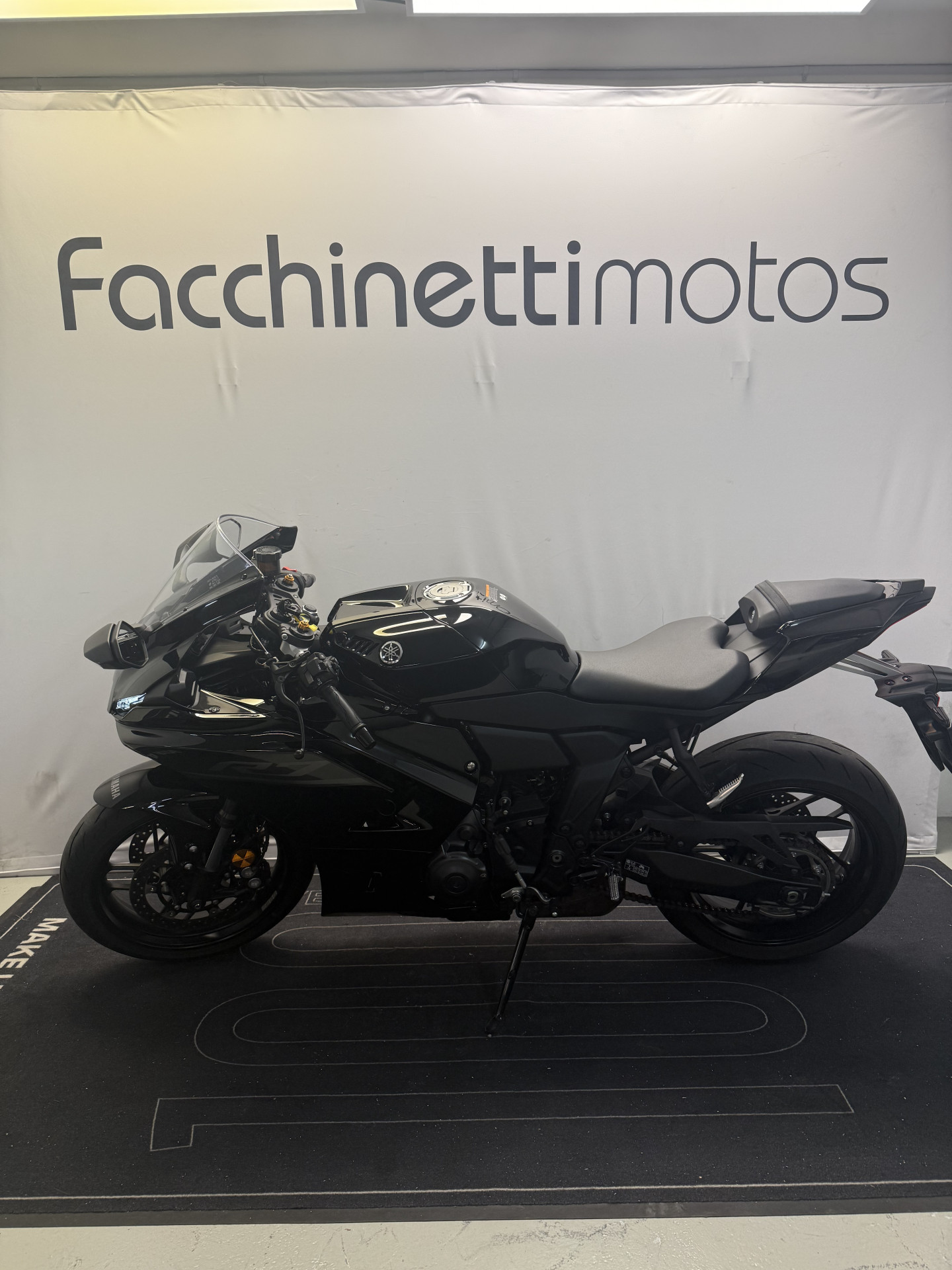 YAMAHA R7-image-5