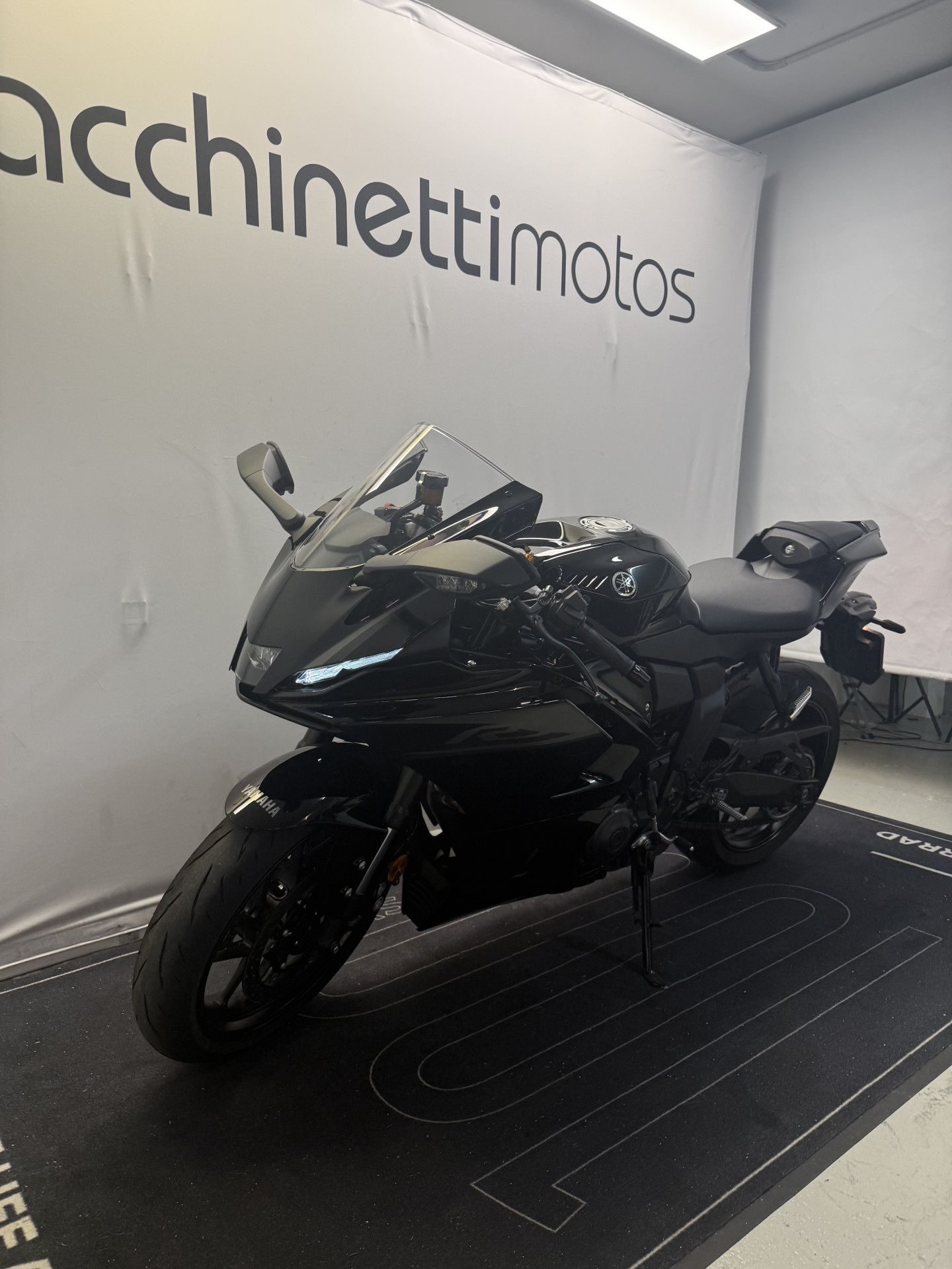 YAMAHA R7-showroom-element-3