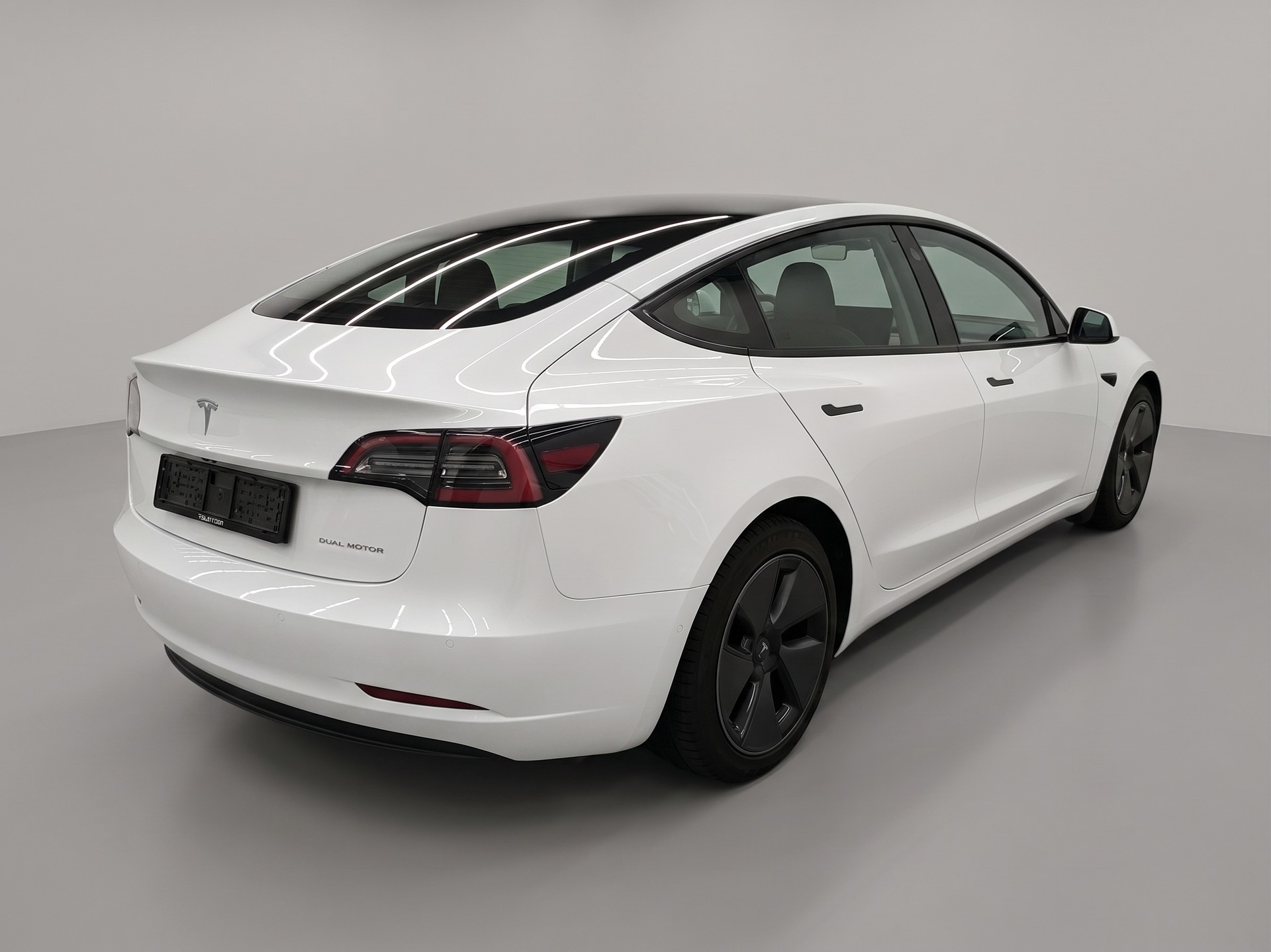 TESLA Model 3 Long Range Dual Motor AWD-image-1