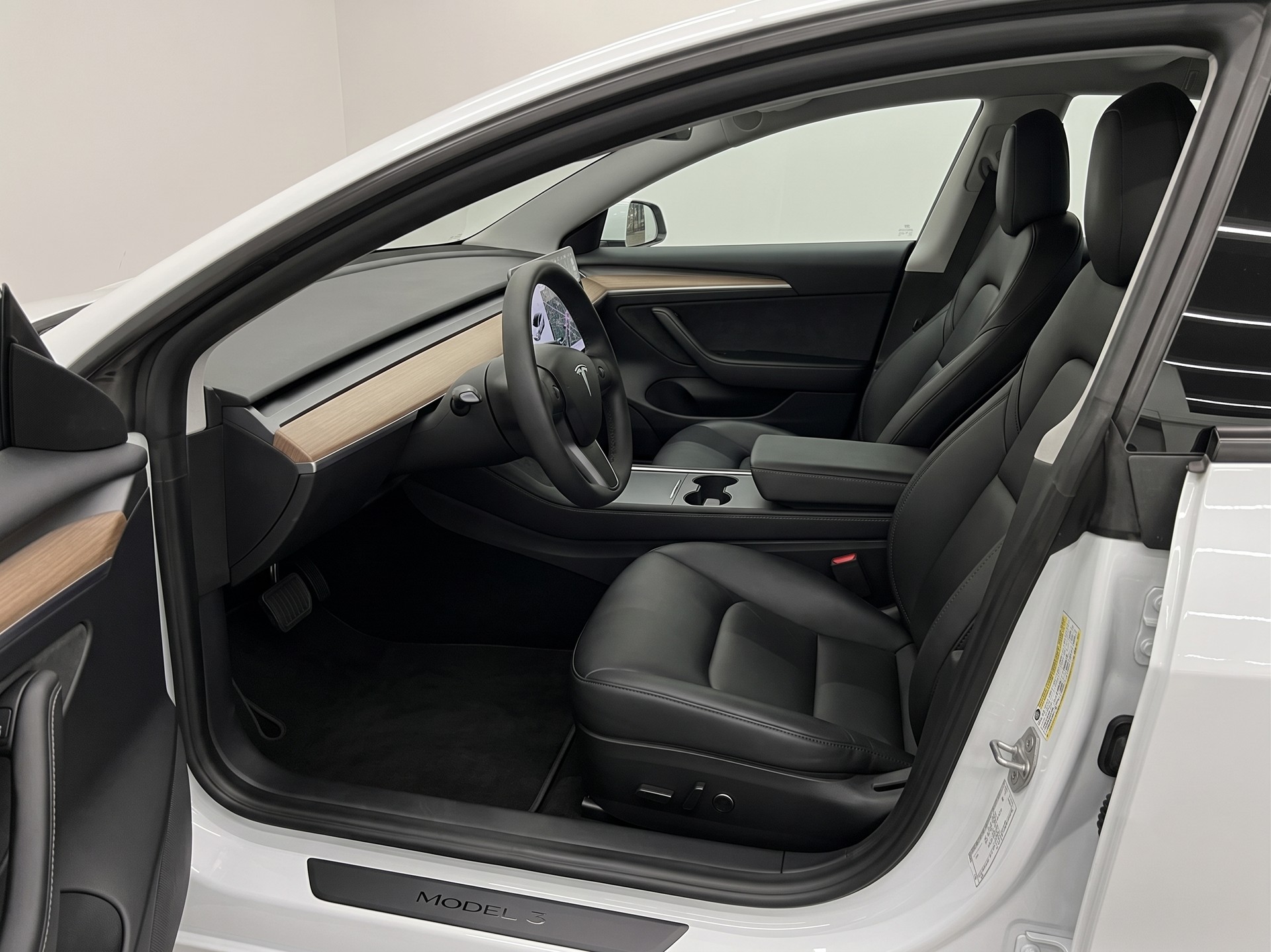 TESLA Model 3 Long Range Dual Motor AWD-image-2