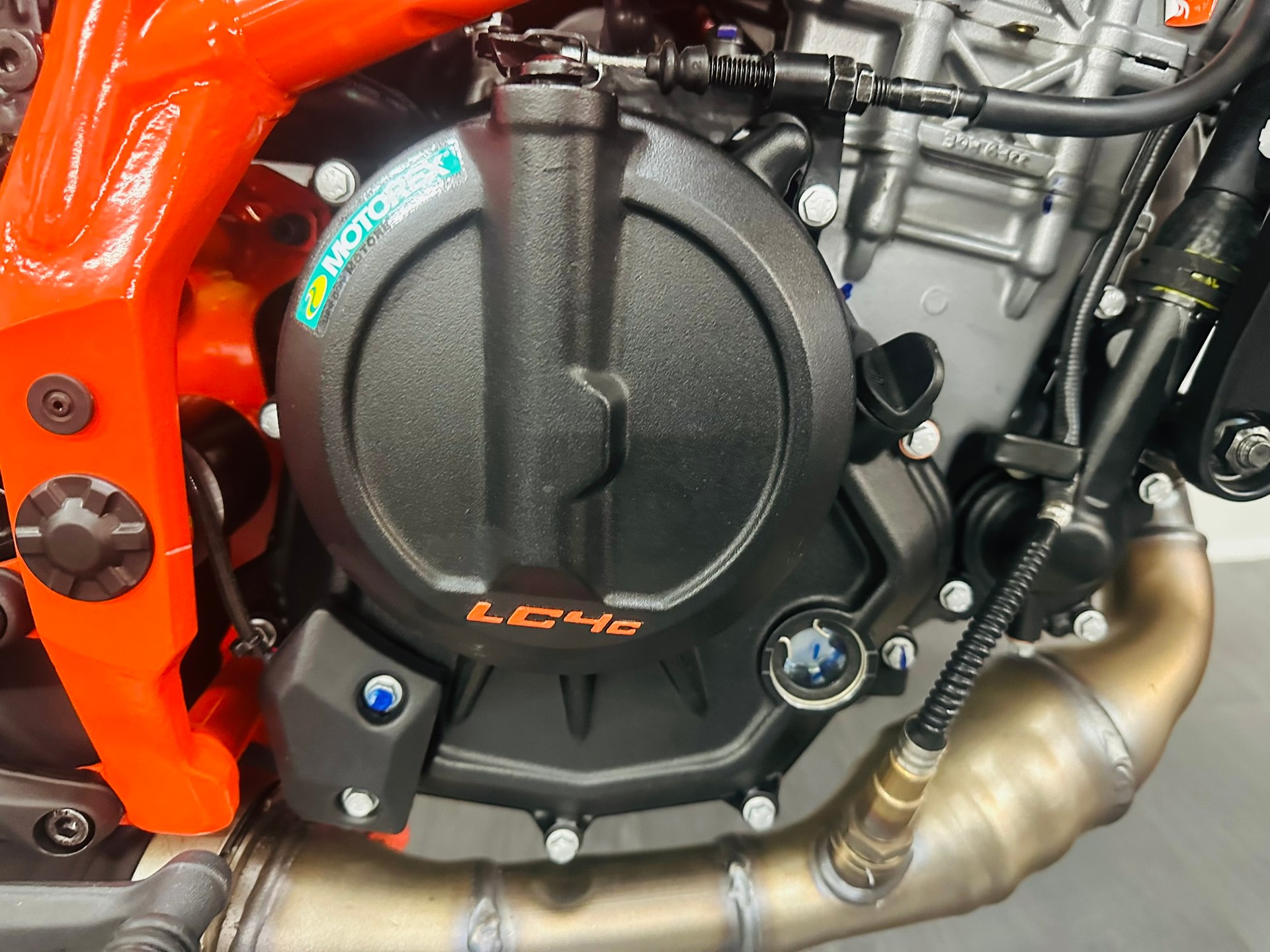 KTM 390 Duke-showroom-element-2