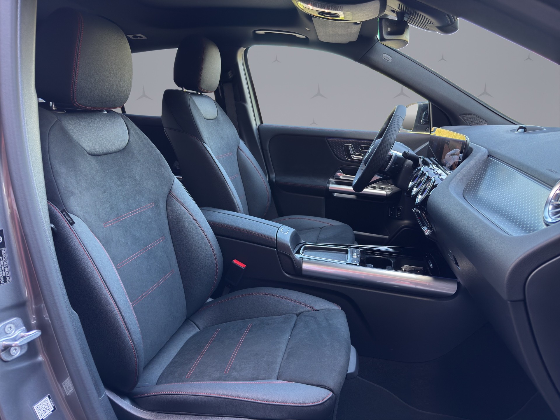 MERCEDES-BENZ GLA 250 e EQ Star AMG Line-image-15