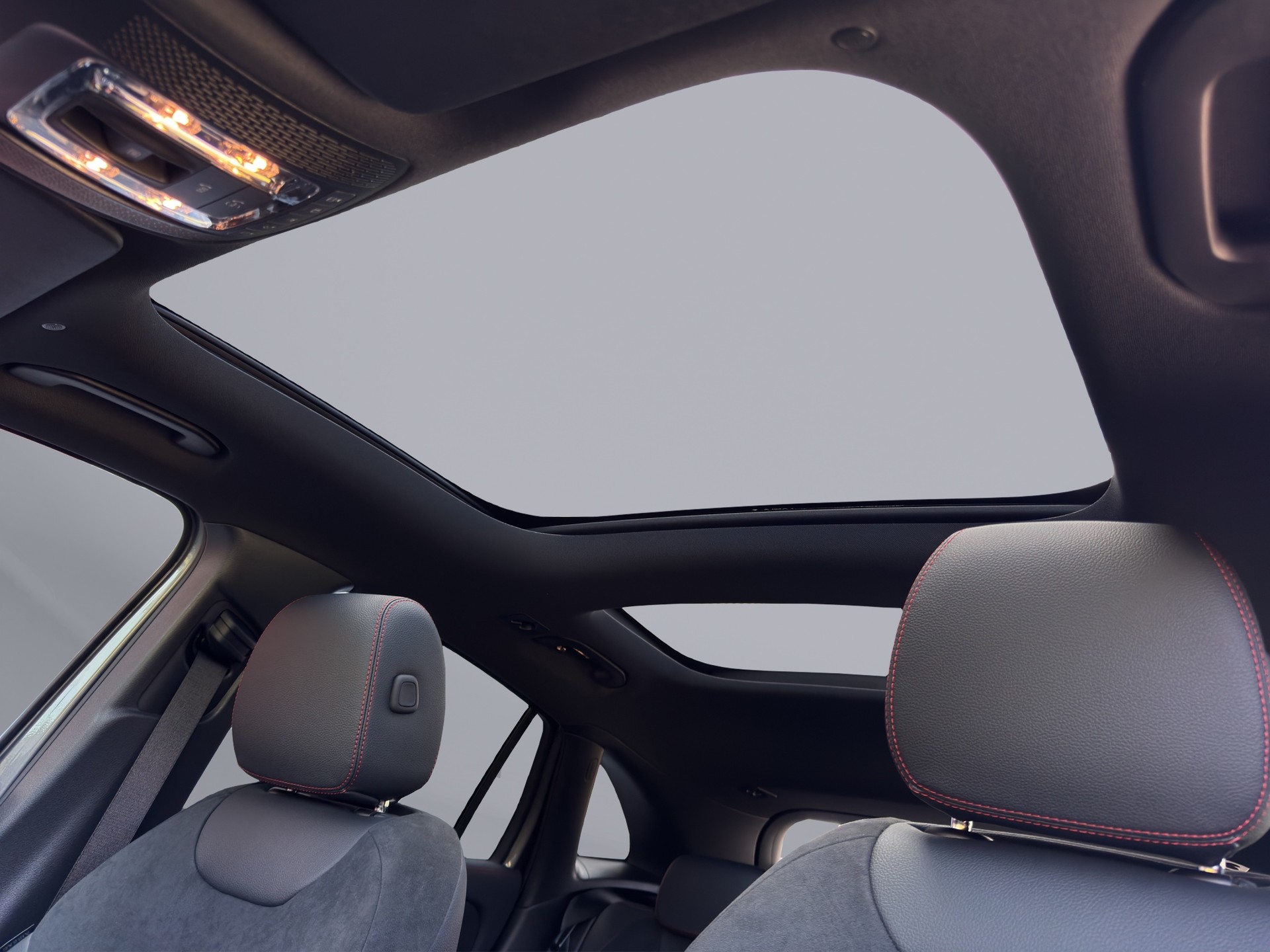 MERCEDES-BENZ GLA 250 e EQ Star AMG Line-image-17