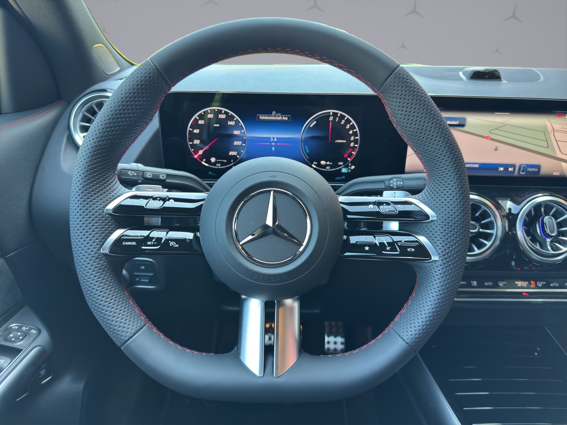 MERCEDES-BENZ GLA 250 e EQ Star AMG Line-image-10