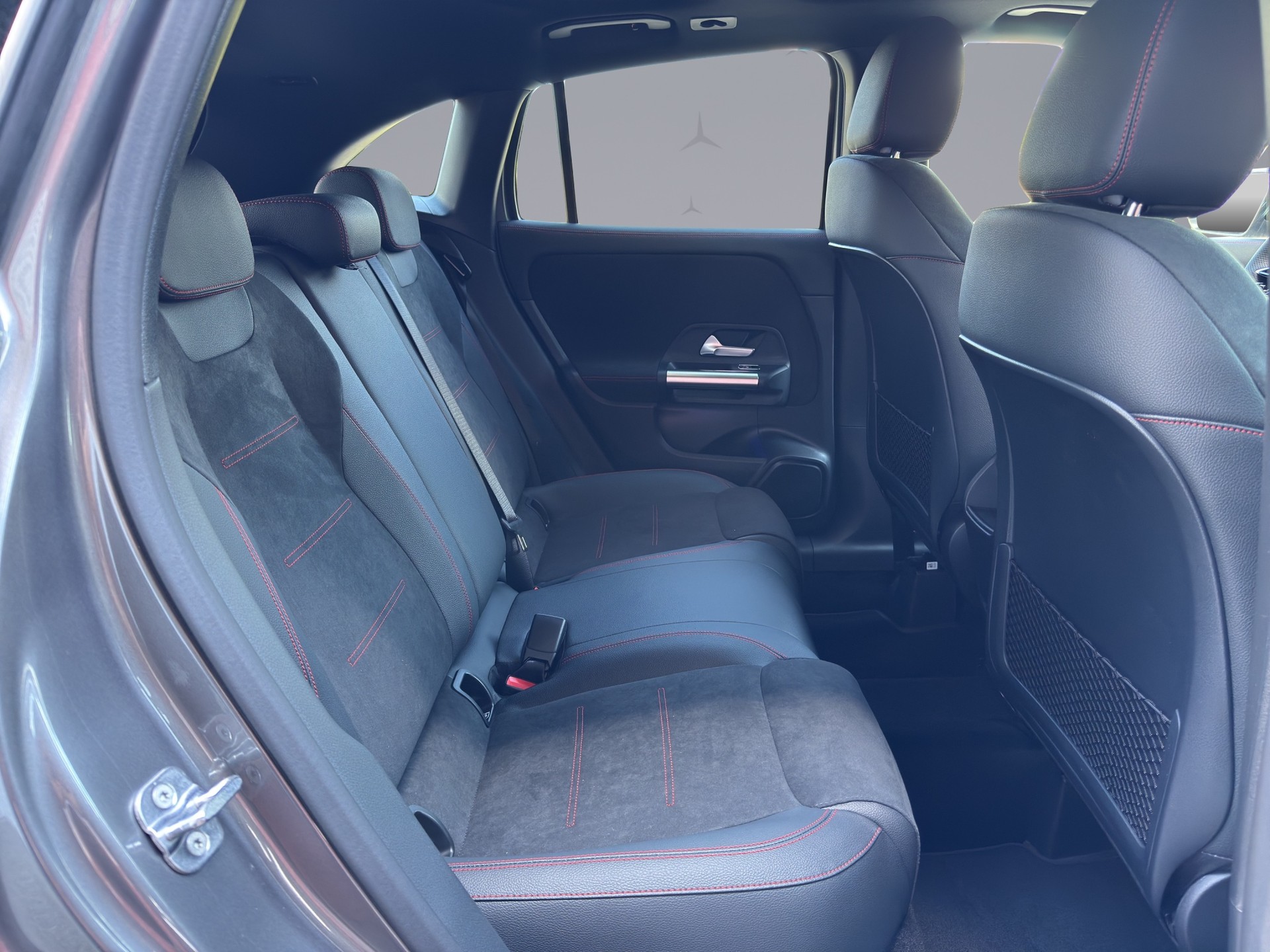 MERCEDES-BENZ GLA 250 e EQ Star AMG Line-image-19