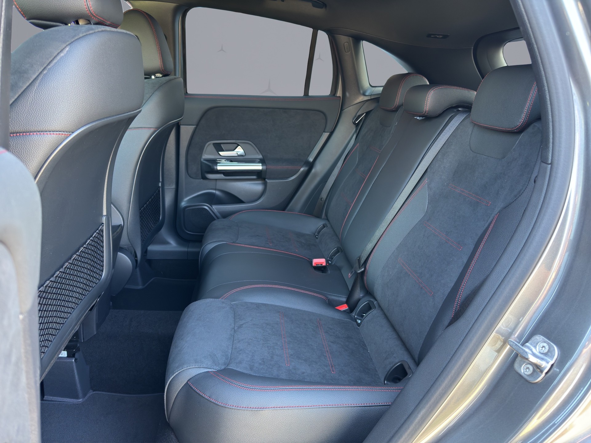 MERCEDES-BENZ GLA 250 e EQ Star AMG Line-image-11