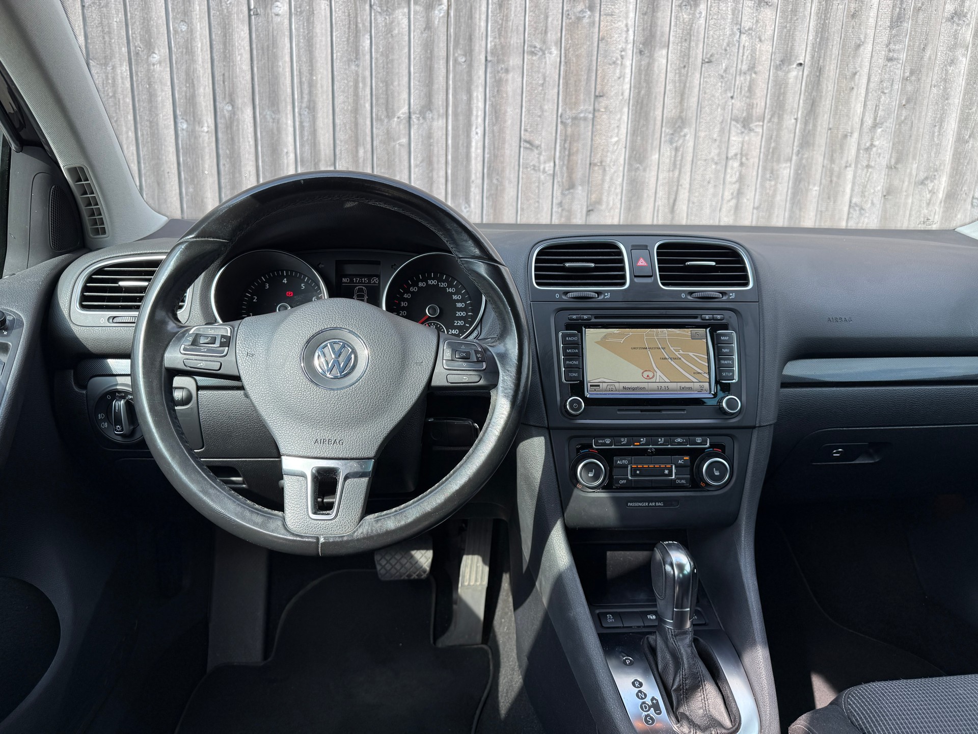 VW Golf 1.2 TSI BlueMotion Technology Team DSG-image-6