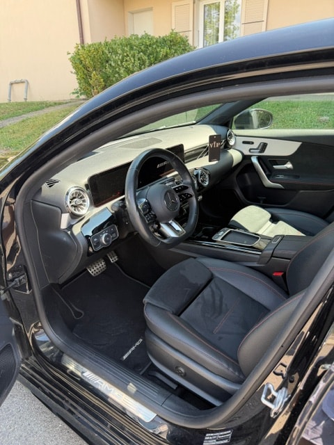 MERCEDES-BENZ A 35 AMG 4matic-image-3