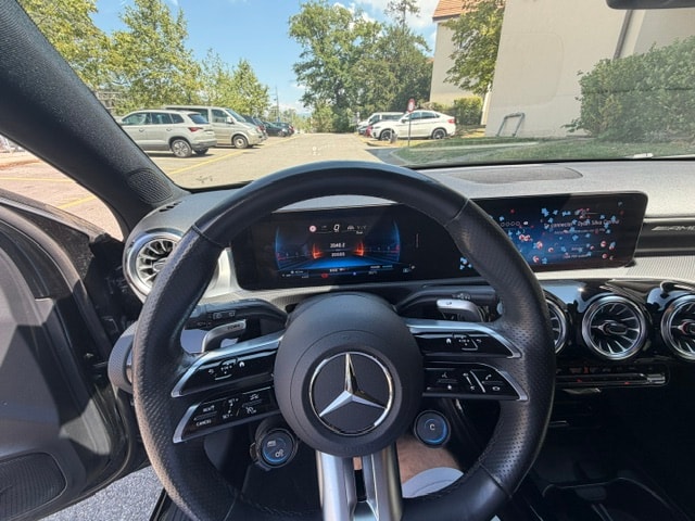 MERCEDES-BENZ A 35 AMG 4matic-image-2