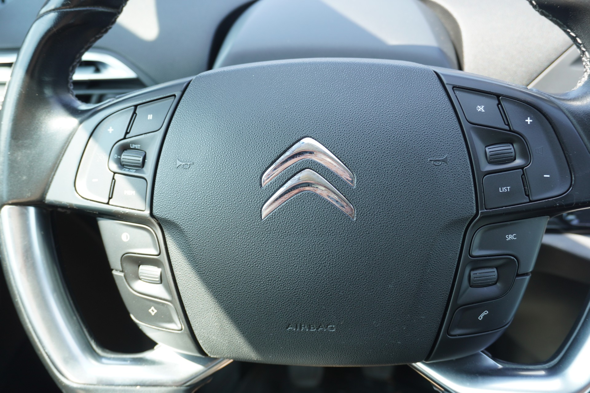 CITROEN C4 Picasso 1.2 Pure Tech Exclusive-image-19