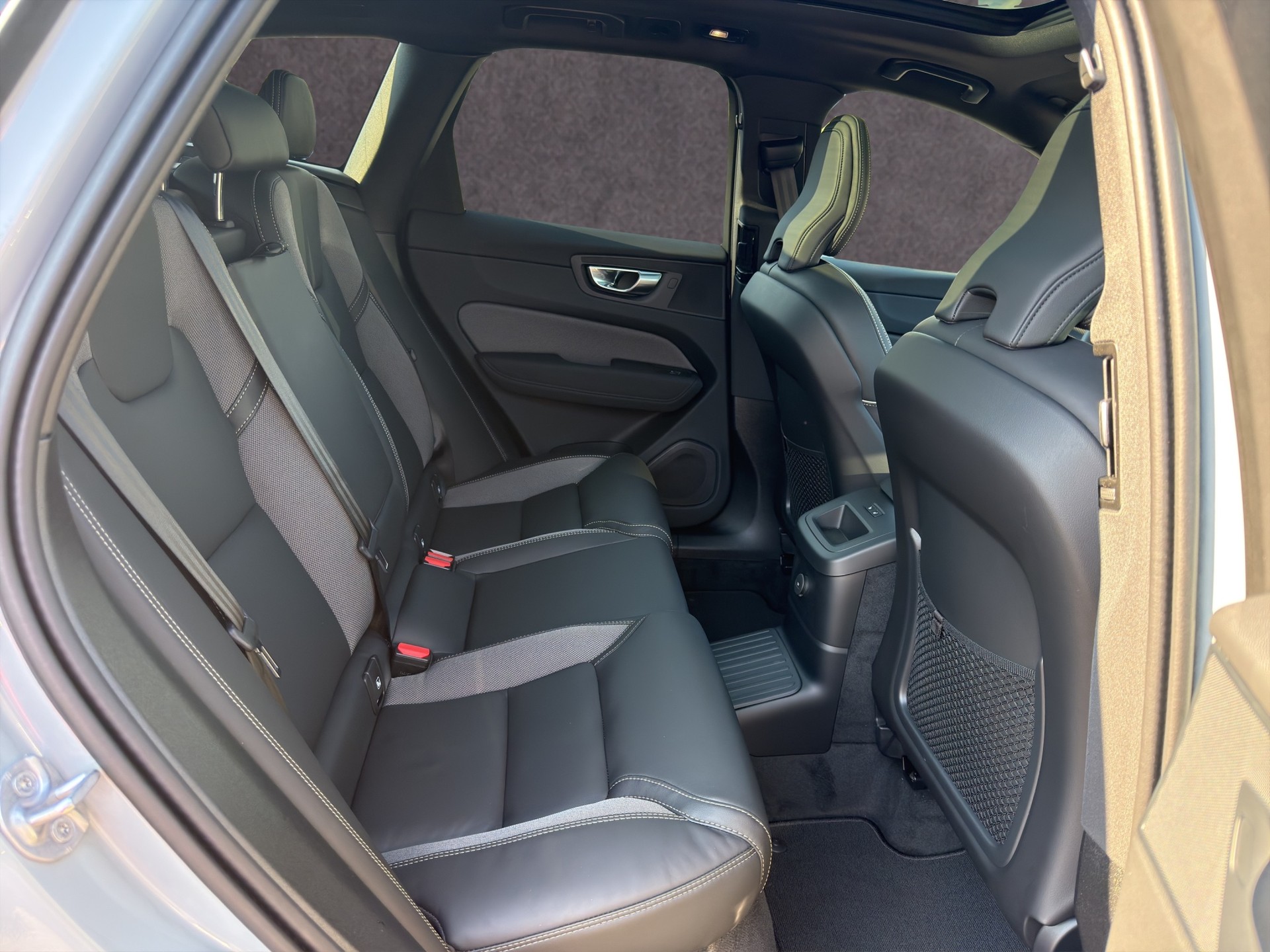 VOLVO XC60 2.0 T8 TE Black Edition eAWD-image-15