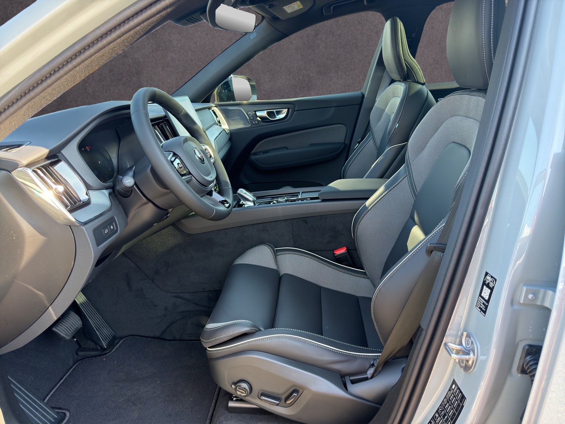 VOLVO XC60 2.0 T8 TE Black Edition eAWD-image-8