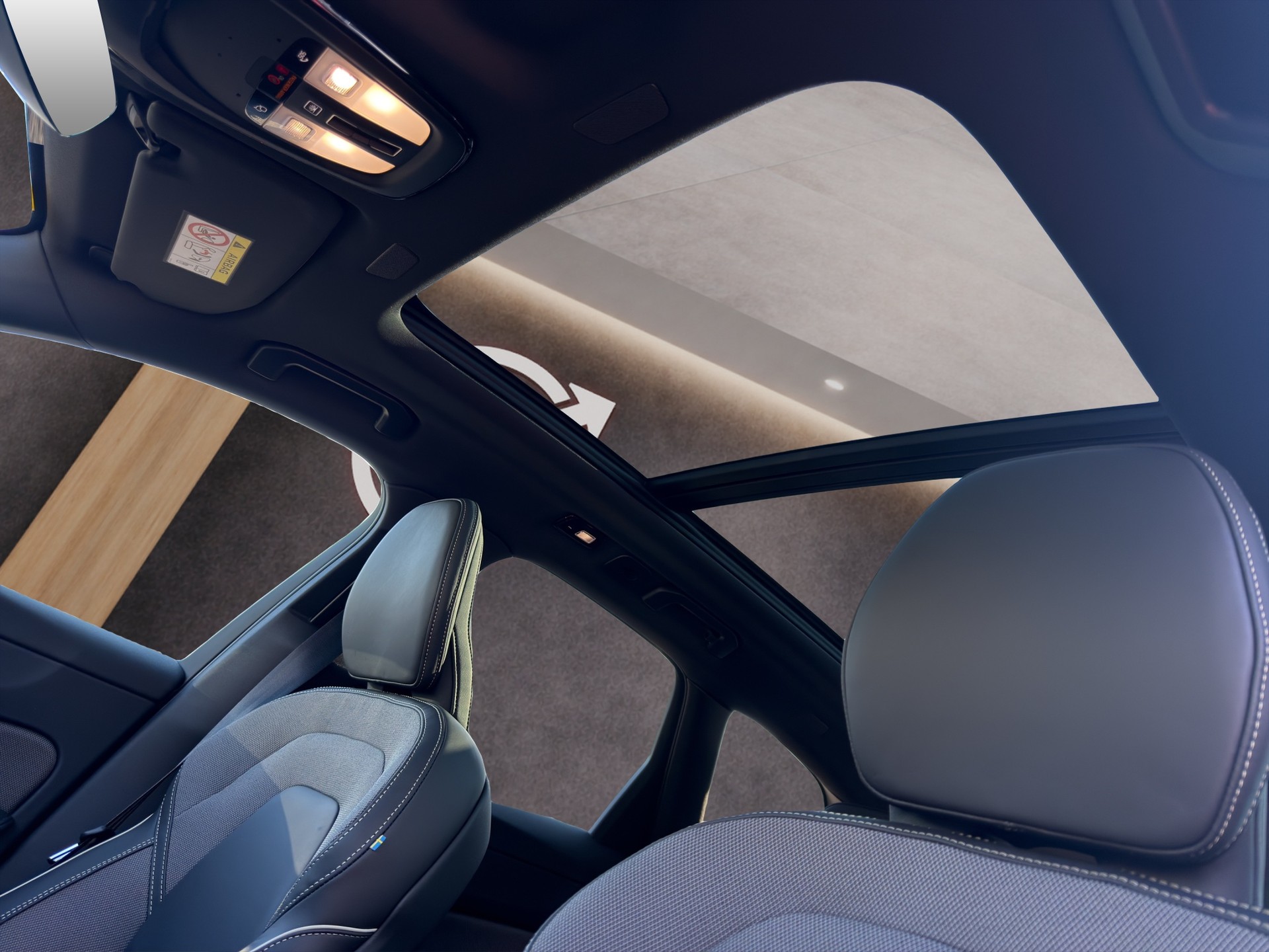 VOLVO XC60 2.0 T8 TE Black Edition eAWD-image-16