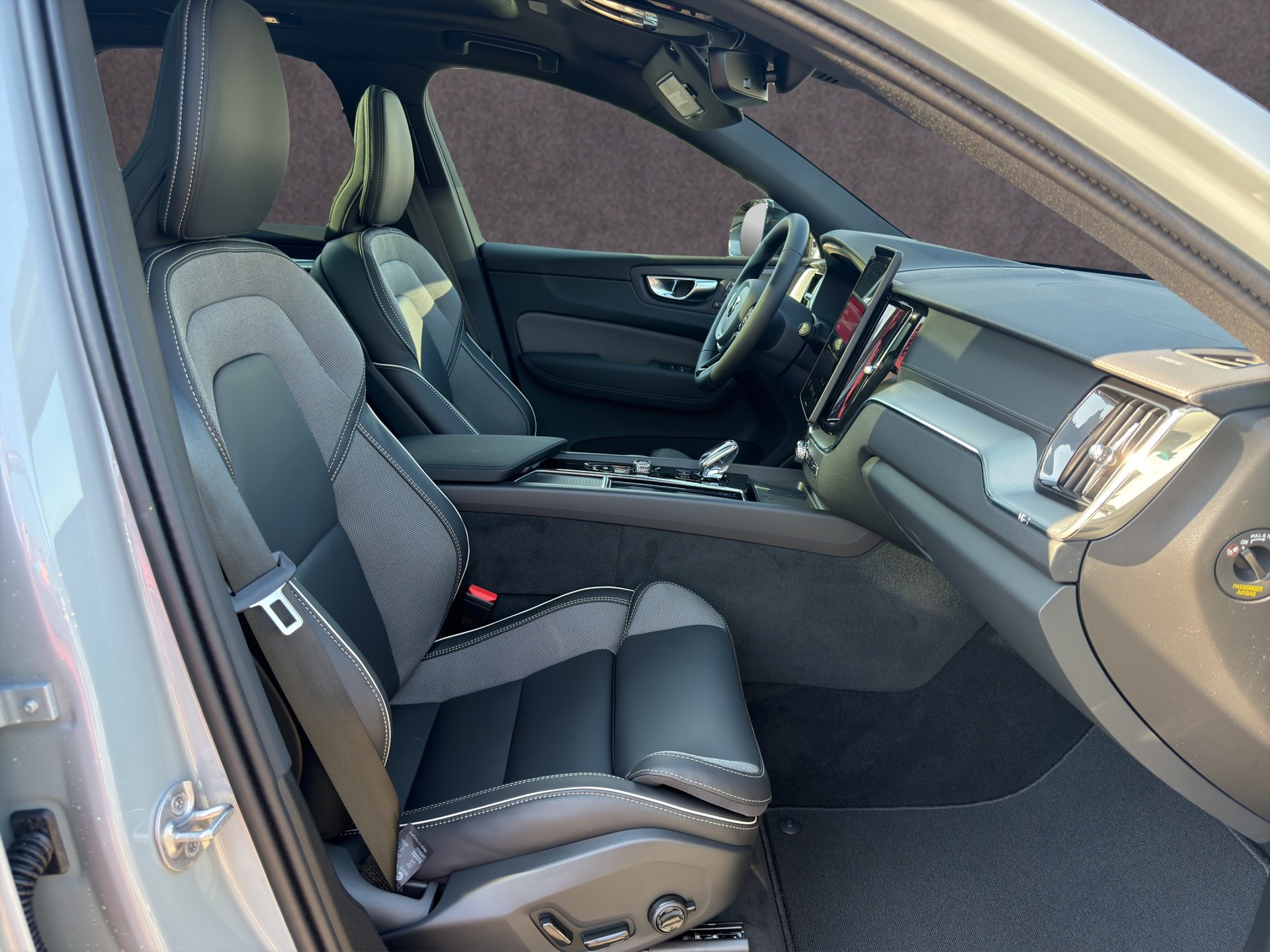 VOLVO XC60 2.0 T8 TE Black Edition eAWD-image-14