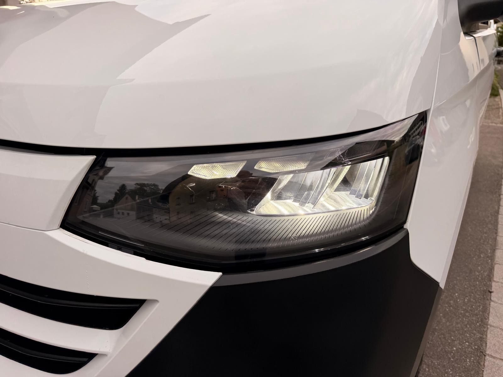 VW Transporter 2.0 TDI-image-13
