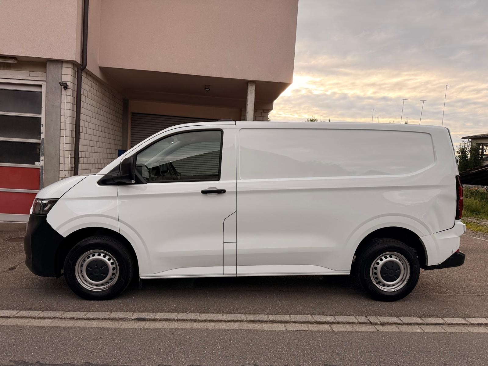 VW Transporter 2.0 TDI-image-2