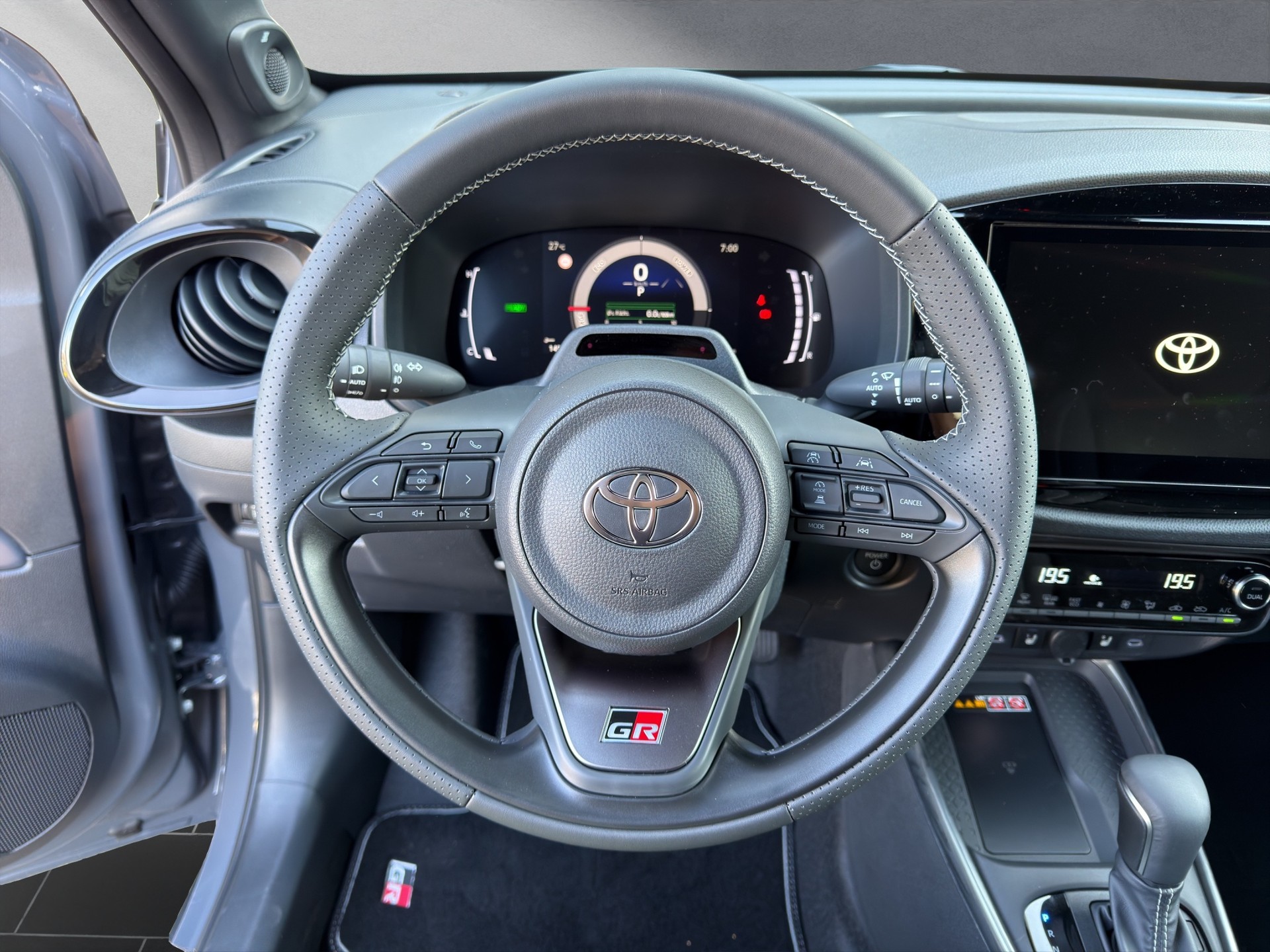 TOYOTA Aygo X 1.5 VVT-i HSD GR Sport-image-4