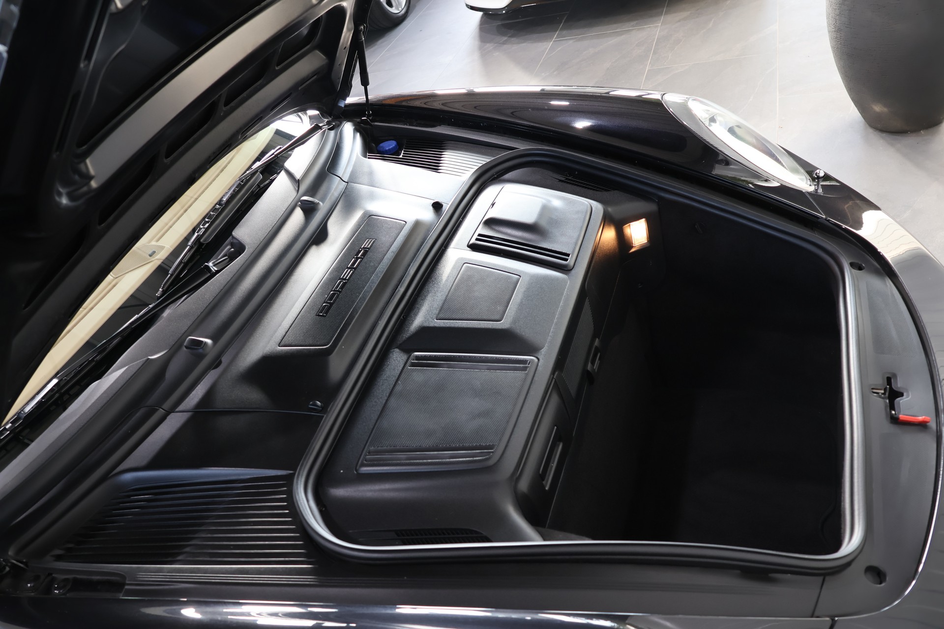 PORSCHE 911 Cabrio Turbo Tiptronic-image-15
