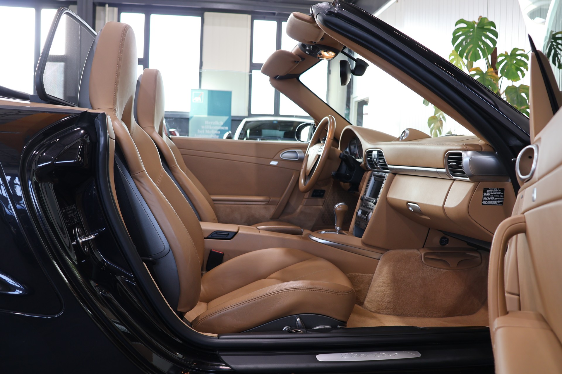 PORSCHE 911 Cabrio Turbo Tiptronic-image-13