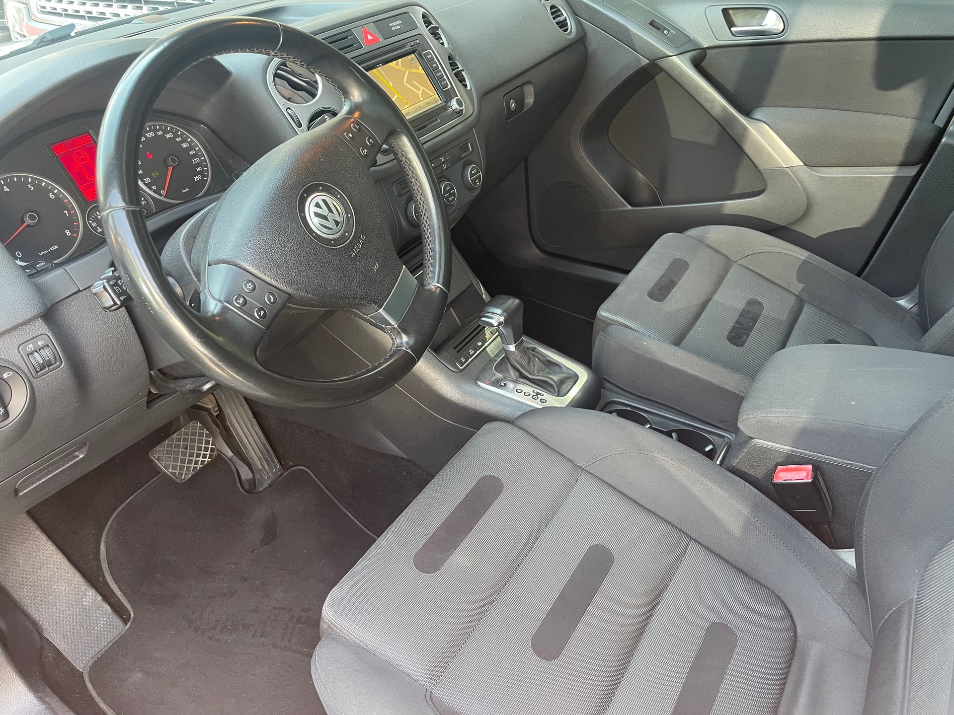 VW Tiguan 2.0 TSI Sport&Style Tiptronic-image-2