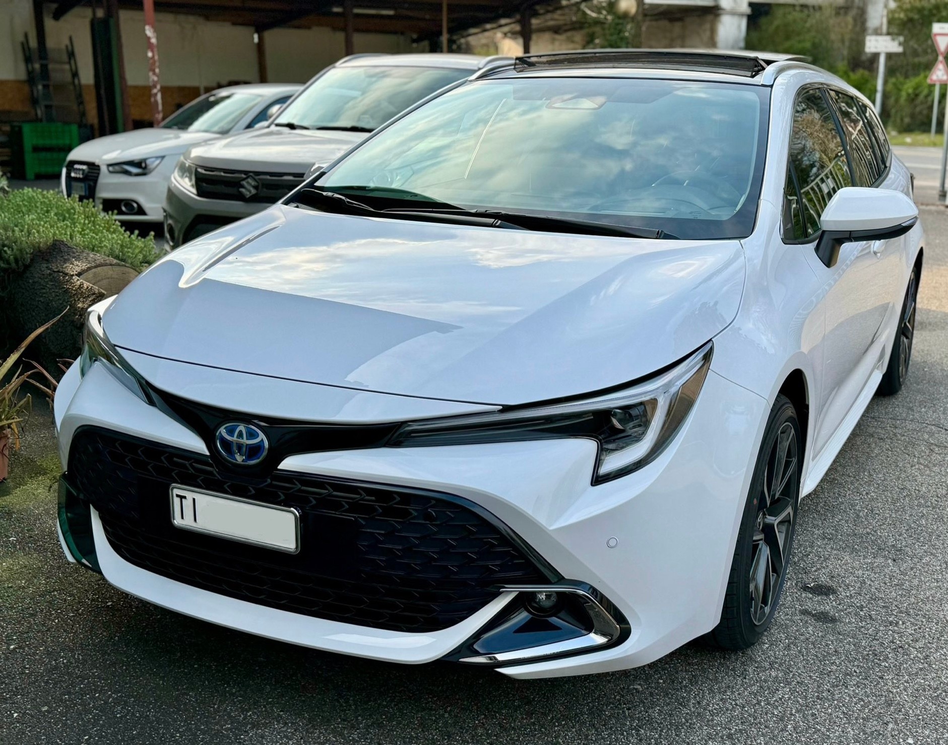 TOYOTA 2.0 HSD Premium-image-0