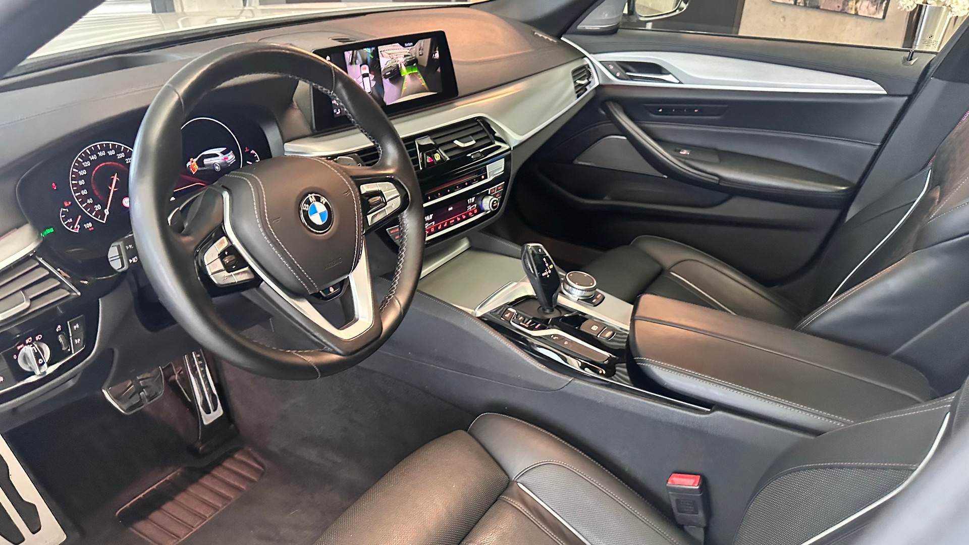 BMW 540i xDrive SAG Touring-image-6