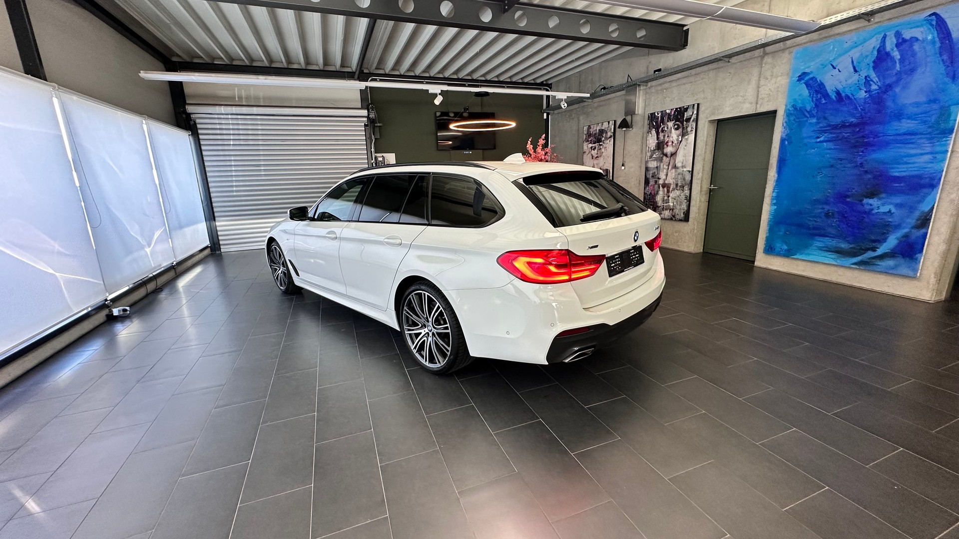BMW 540i xDrive SAG Touring-image-18