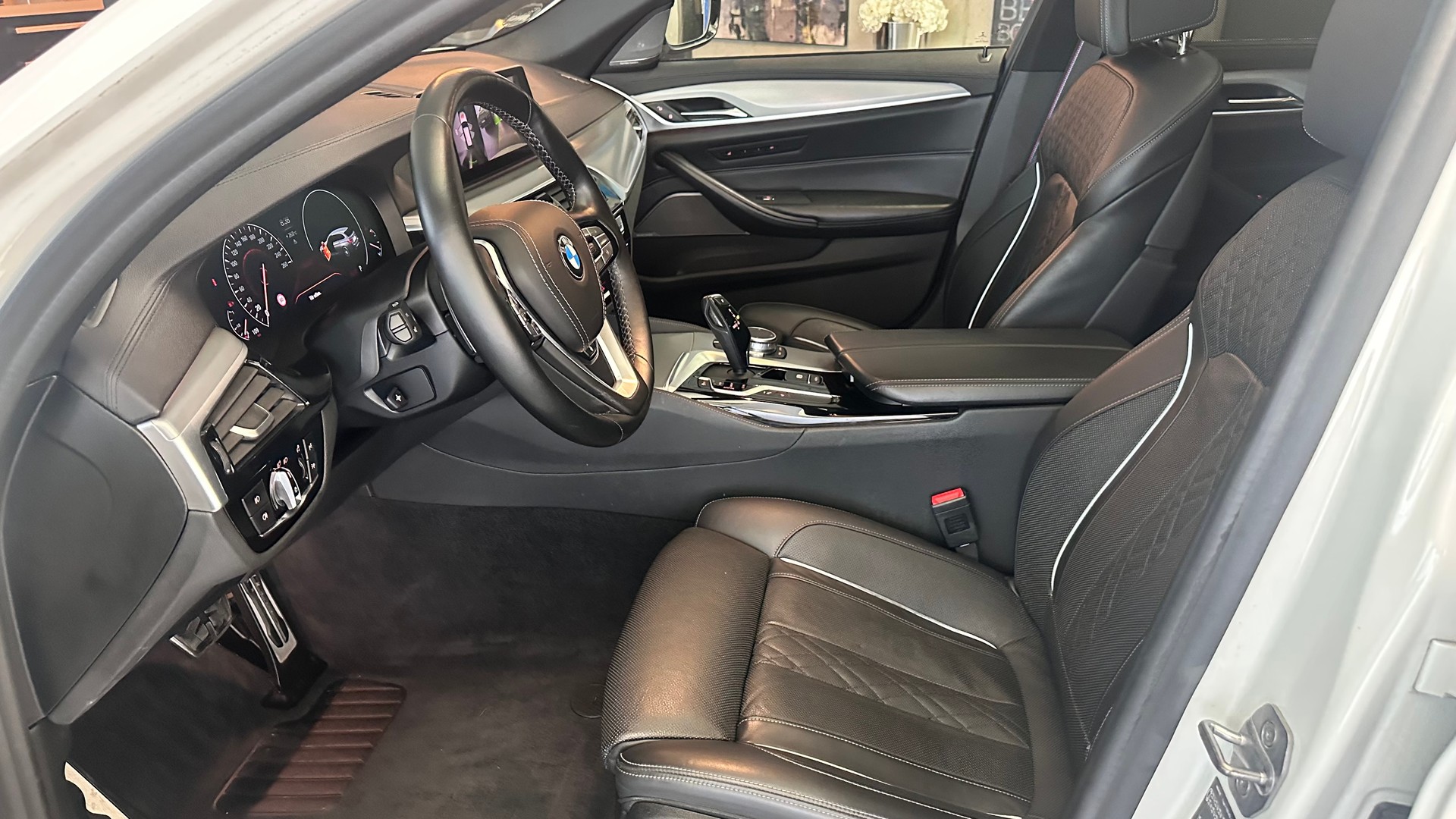 BMW 540i xDrive SAG Touring-image-7