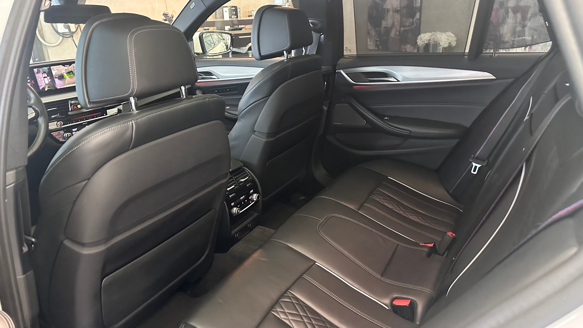 BMW 540i xDrive SAG Touring-image-5