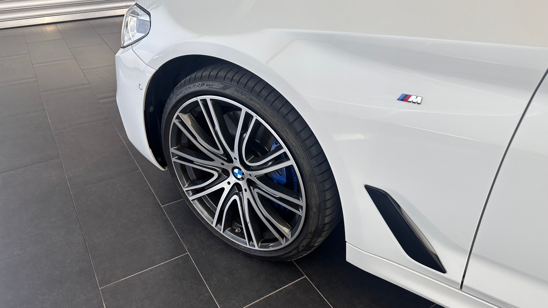 BMW 540i xDrive SAG Touring-image-4