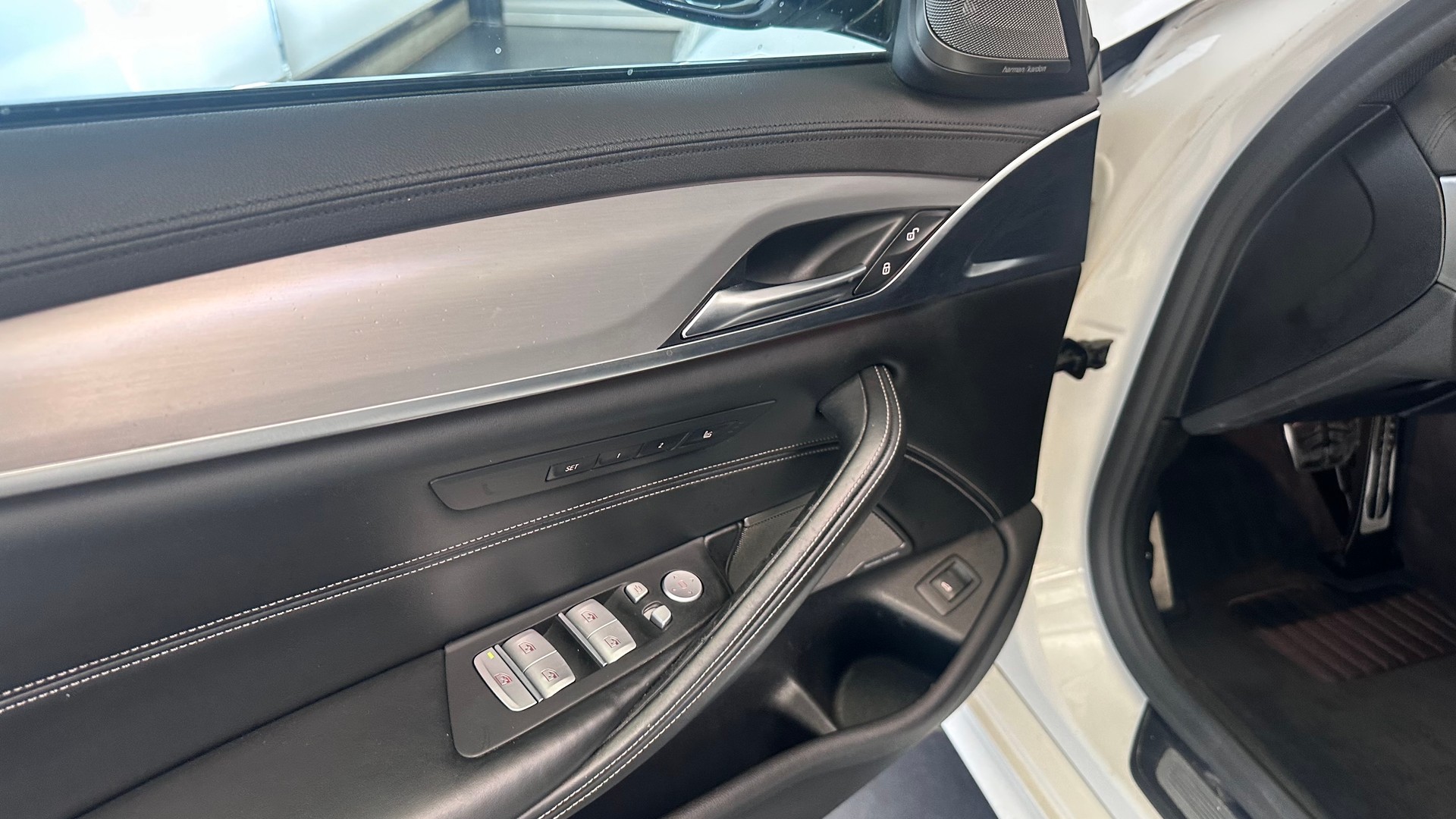 BMW 540i xDrive SAG Touring-image-8