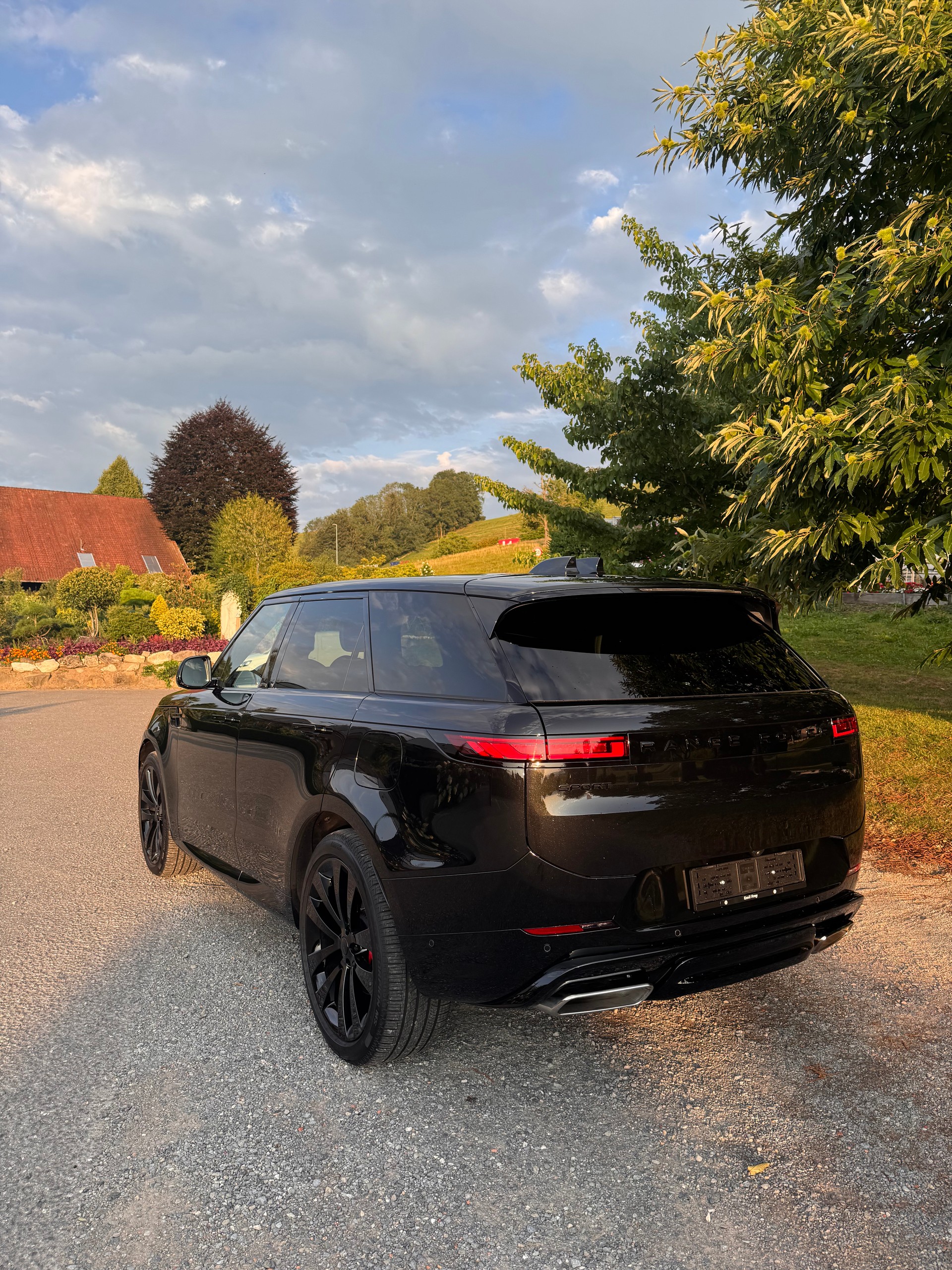 LAND ROVER 3.0 I6 P460e SE Dynamic-image-1