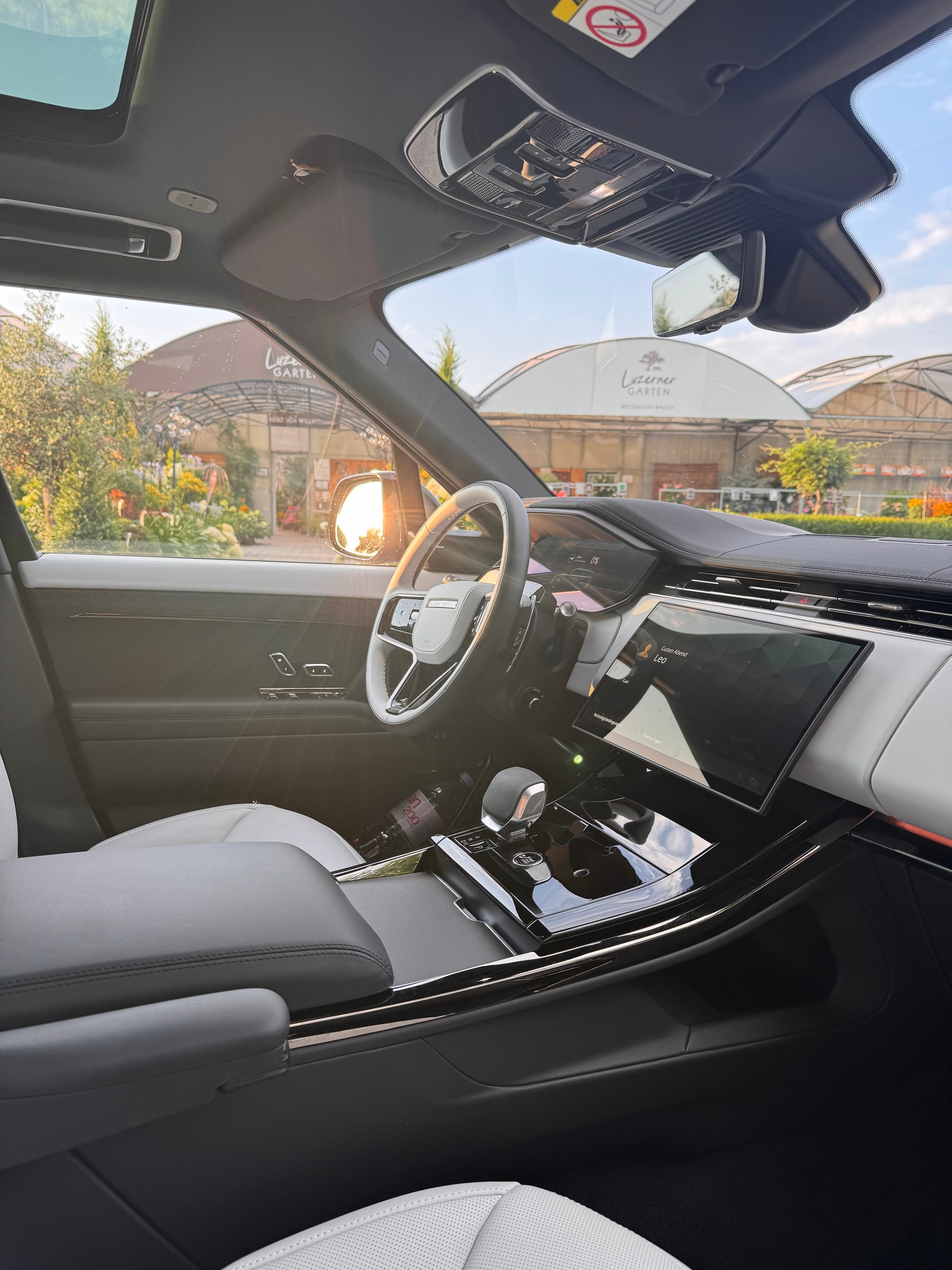 LAND ROVER 3.0 I6 P460e SE Dynamic-image-3